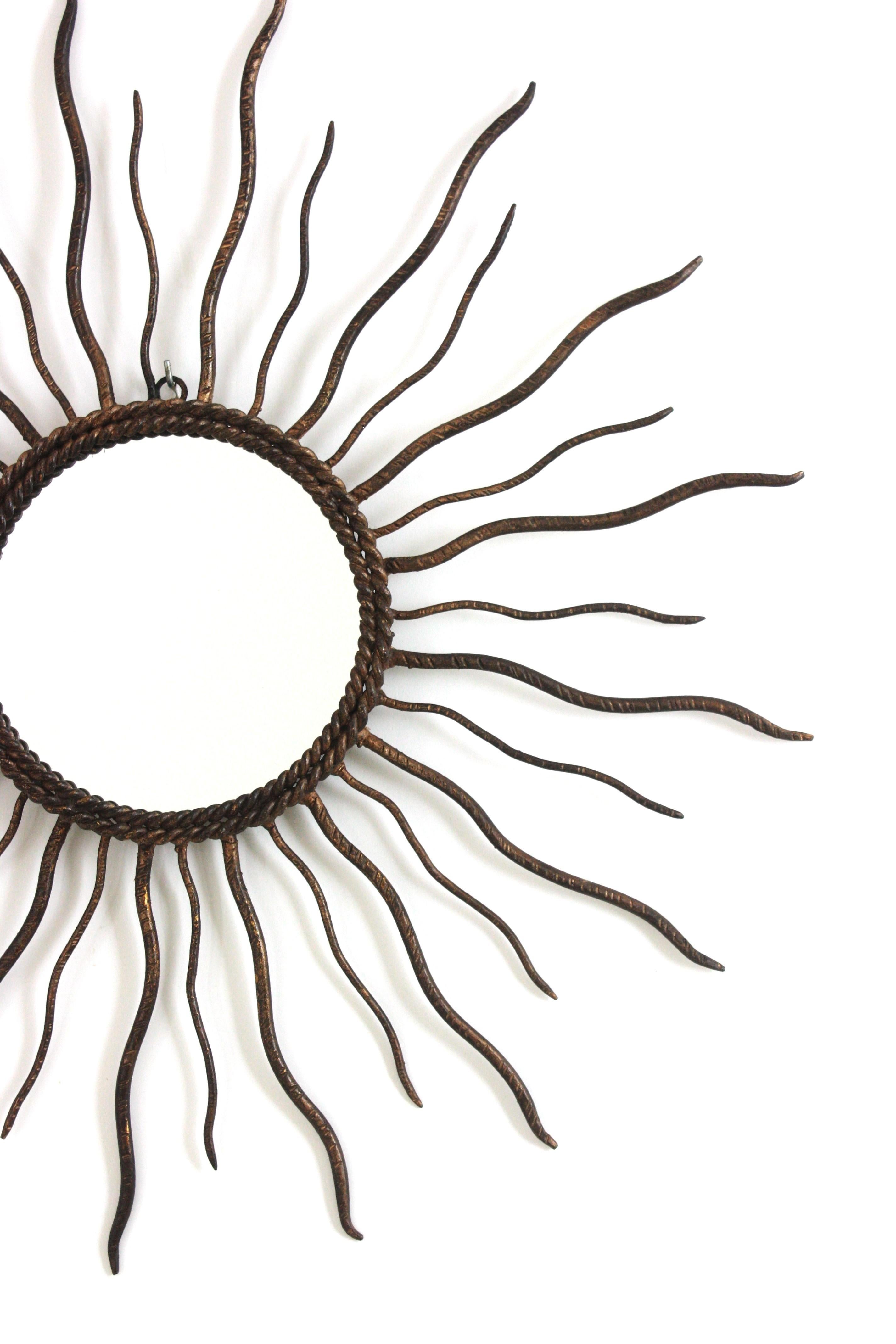 Spanish Brutalist Sunburst Mirror in Parcel Gilt Iron, 1950s For Sale 3