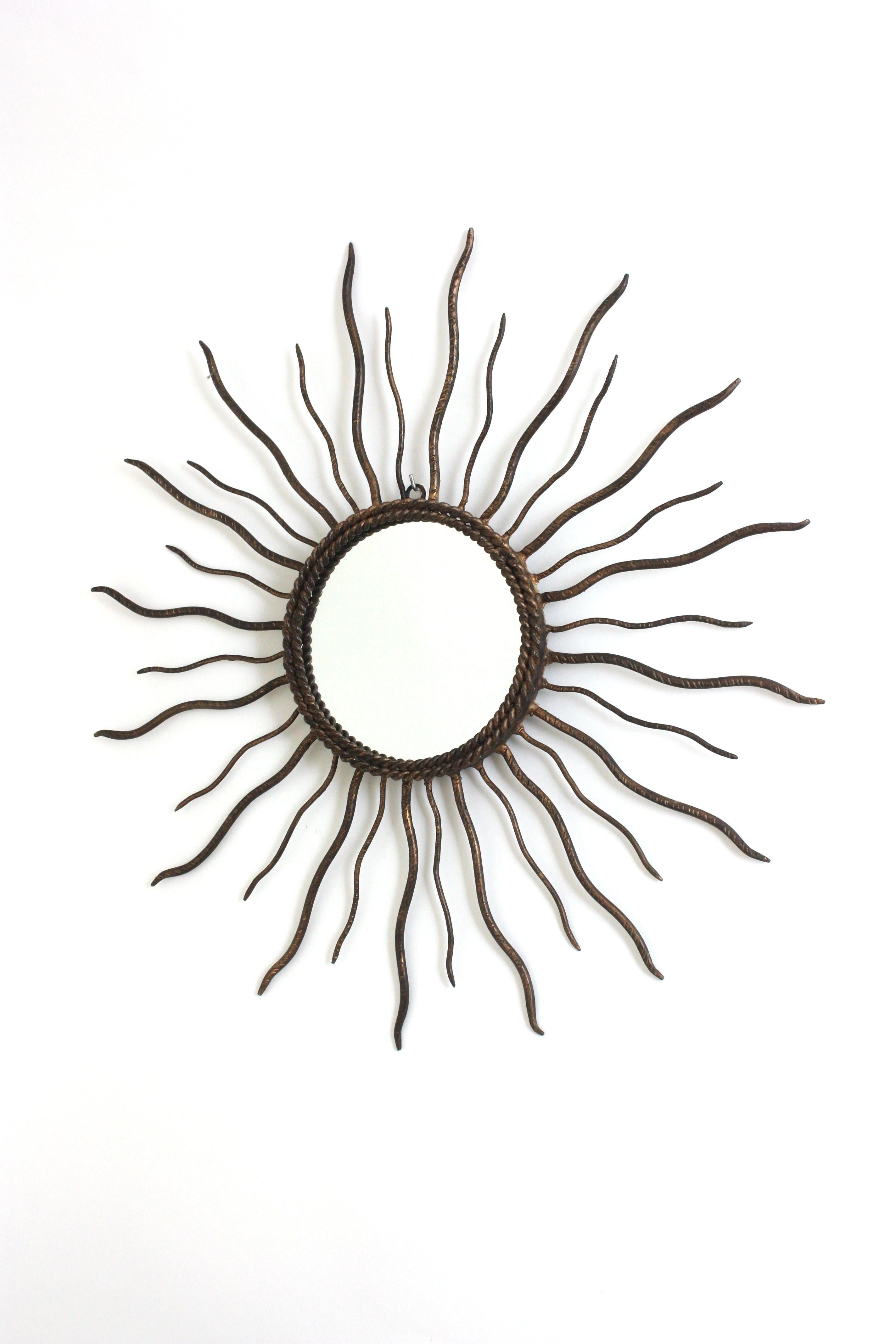 Spanish Brutalist Sunburst Mirror in Parcel Gilt Iron, 1950s For Sale 4