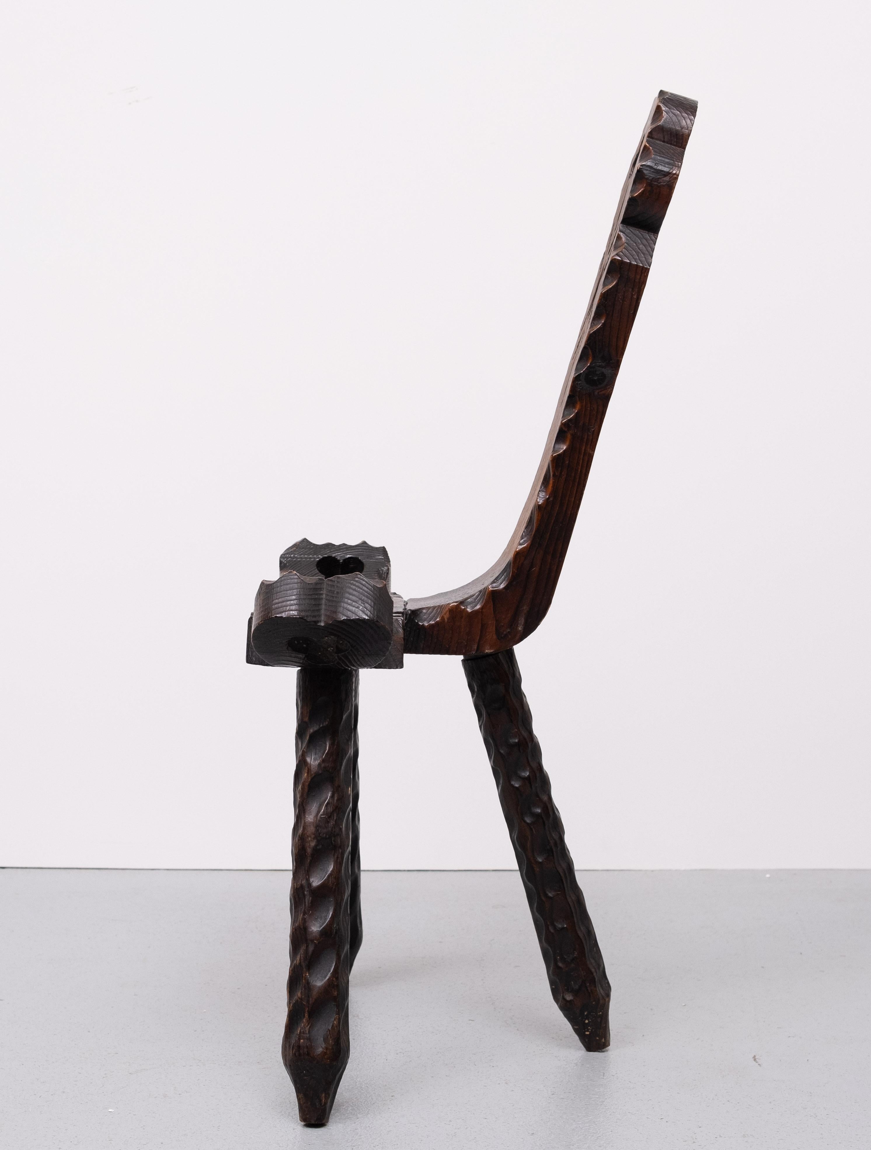 Espagnol Chaise d'appoint espagnole brutaliste à trois pieds  1950s