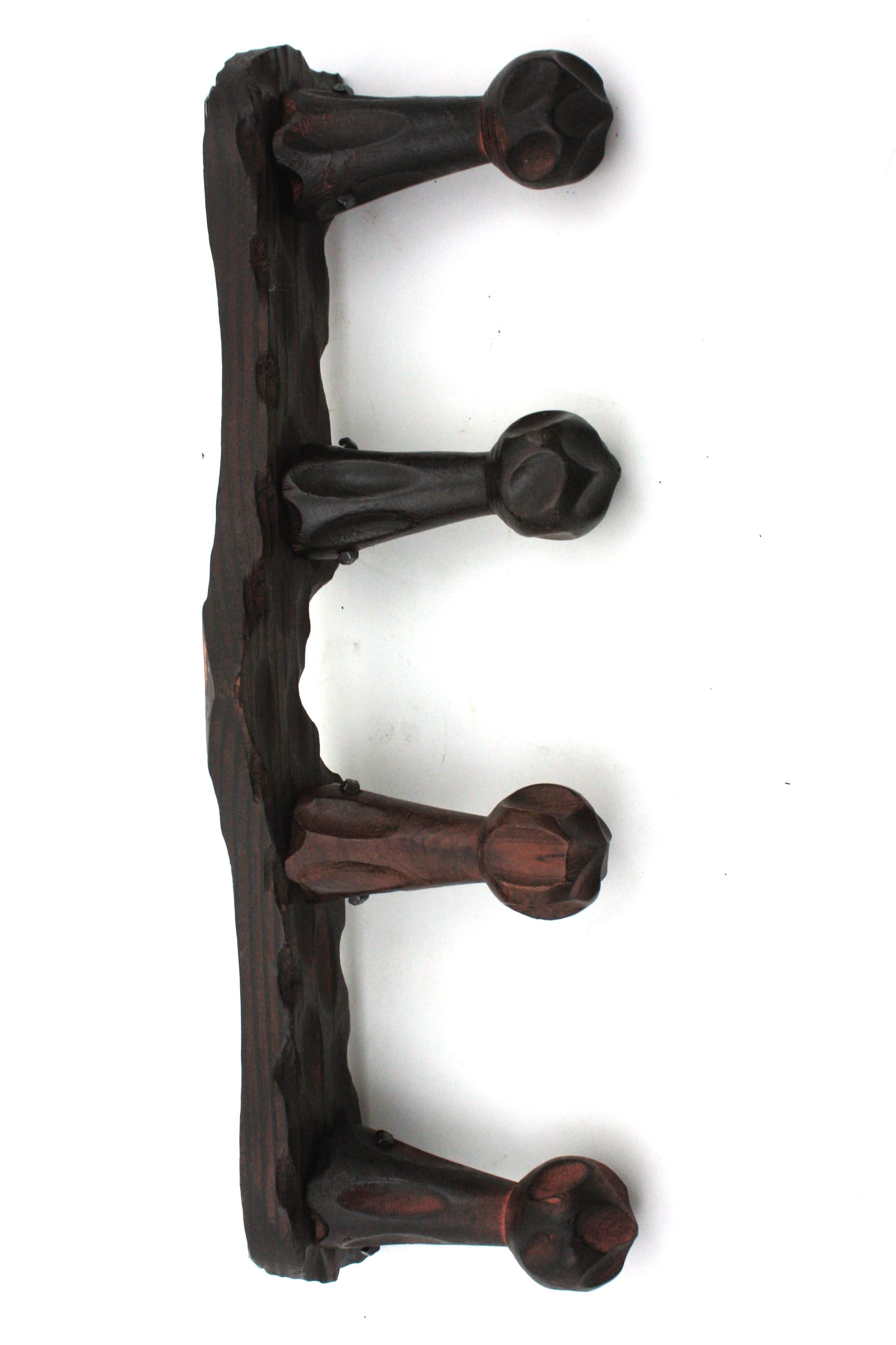 Spanish Brutalist Wall Coat Rack  in Carved Wood, Four Hangers In Good Condition For Sale In Barcelona, ES