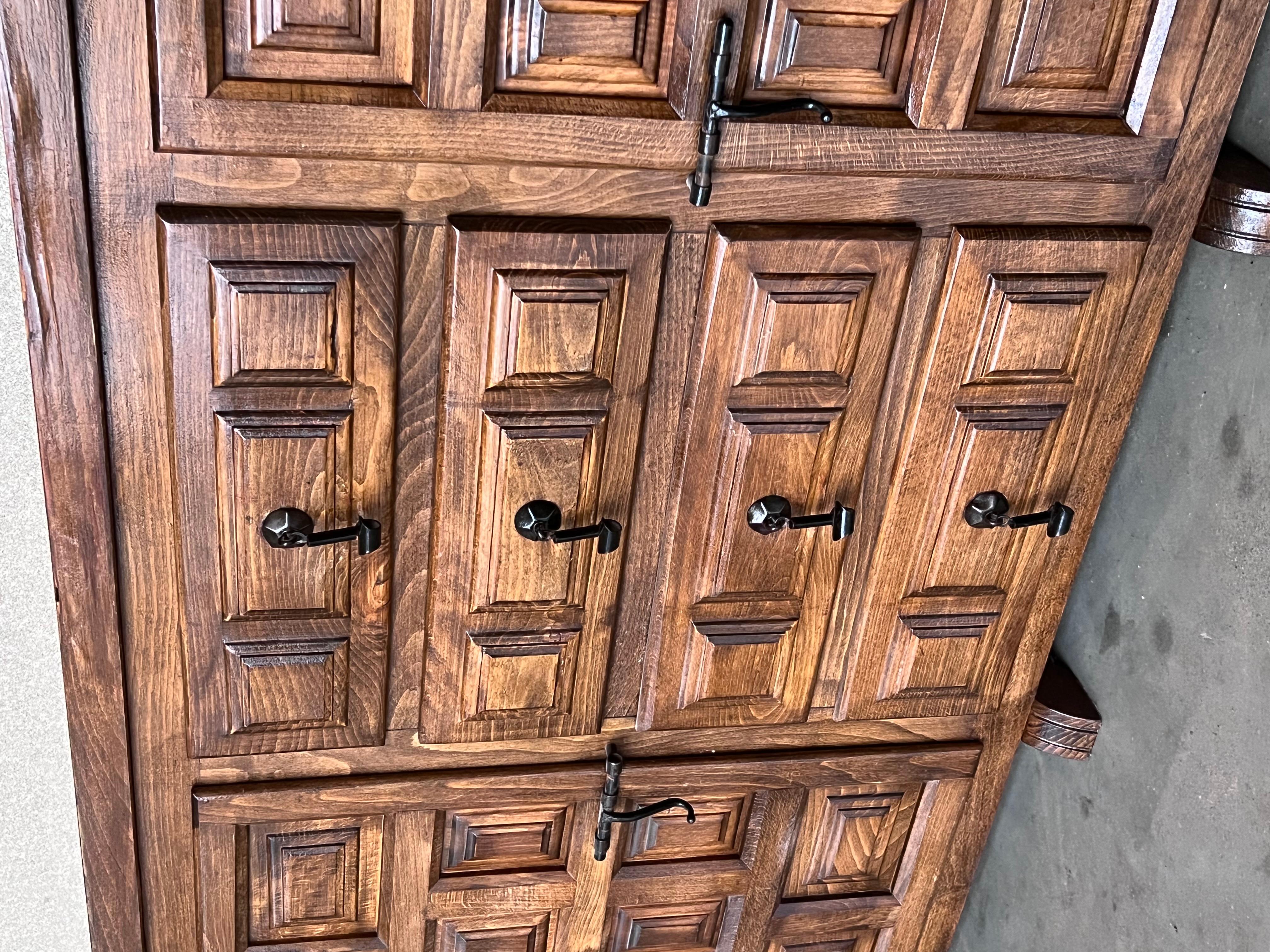 Spanish Buffet or Cabinet with Thre Doors and Central Drawers with Iron Hardware For Sale 5