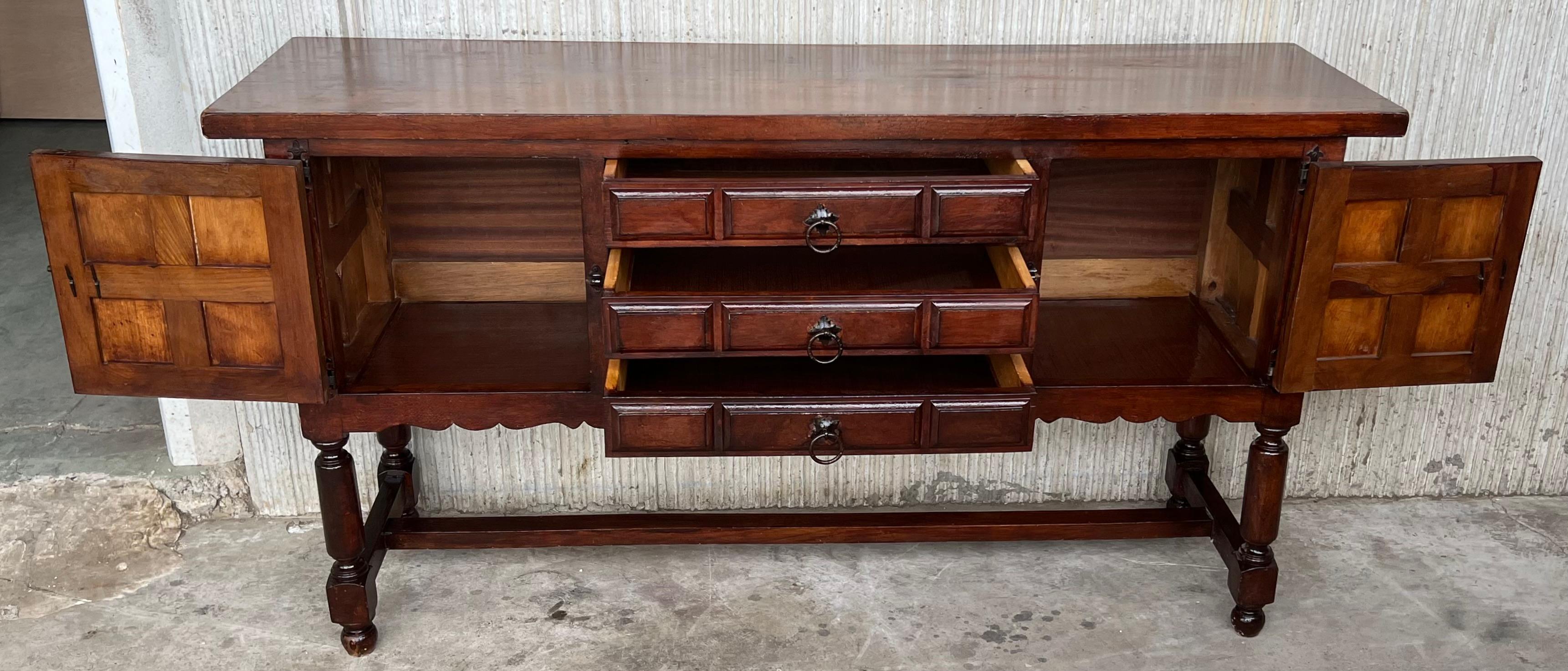 Spanish Buffet with Two Doors and Three Drawers with Original Hardware For Sale 4