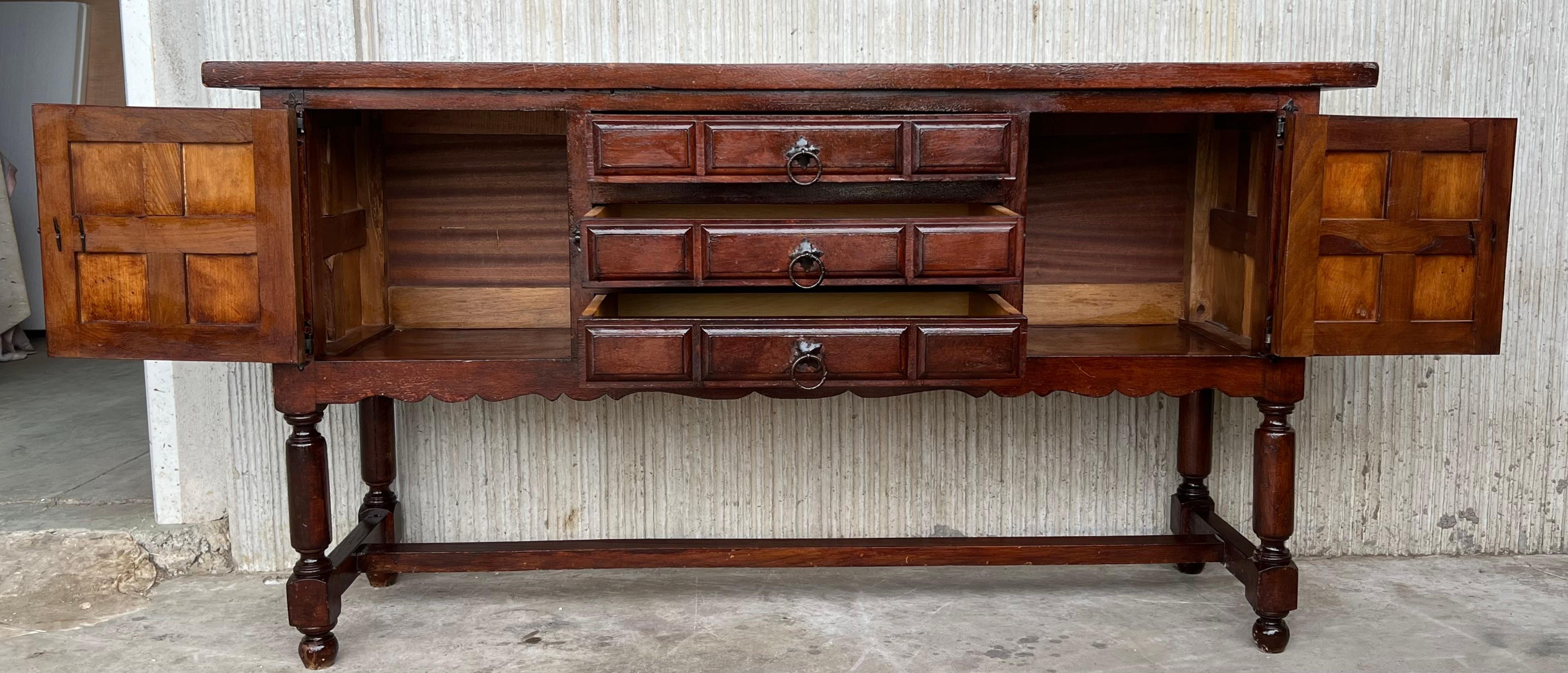 Spanish Buffet with Two Doors and Three Drawers with Original Hardware For Sale 5