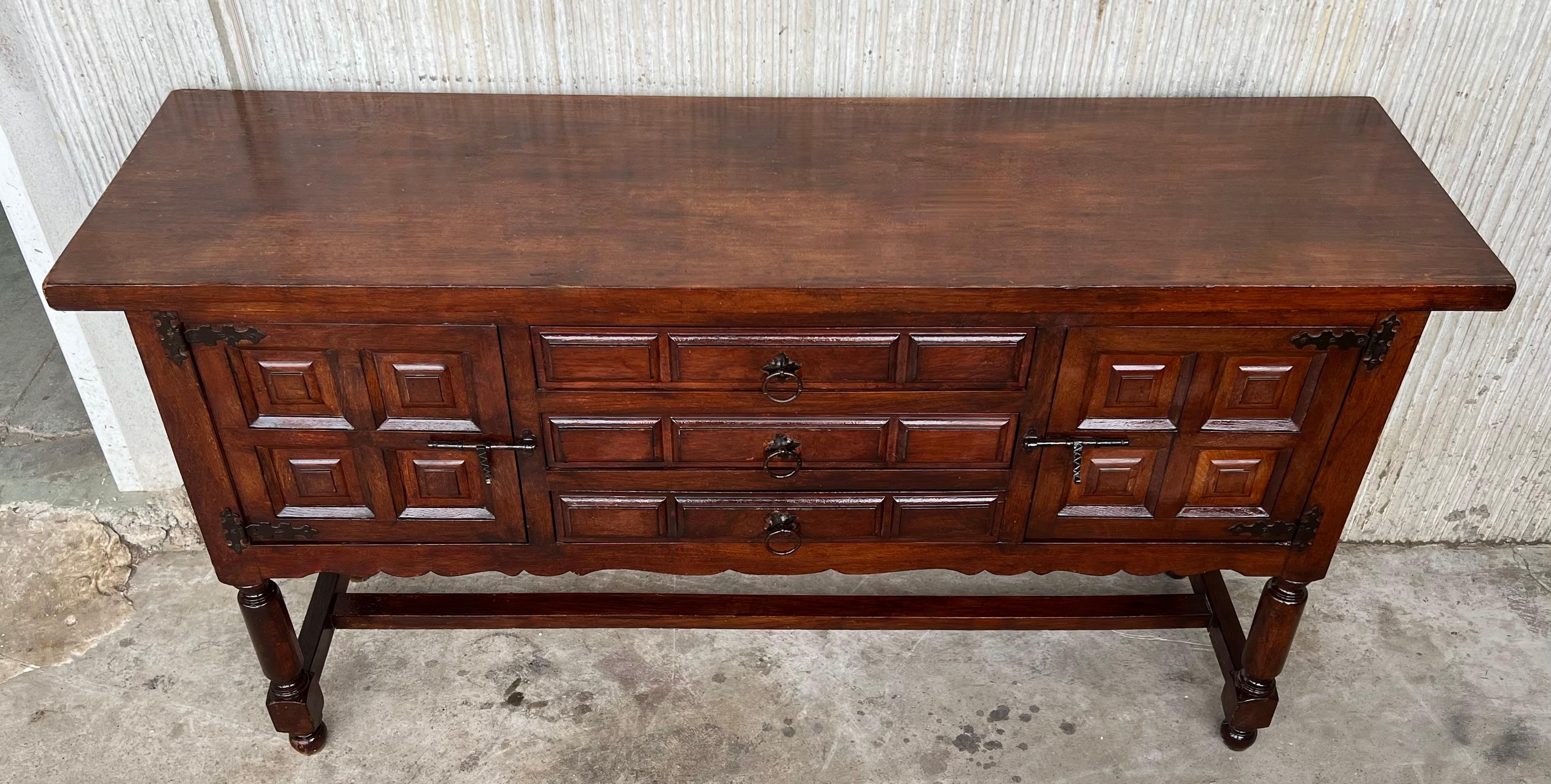 Spanish Buffet with Two Doors and Three Drawers with Original Hardware For Sale 1