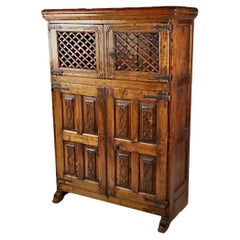 Spanischer Nussbaum-Schrank aus dem 19.