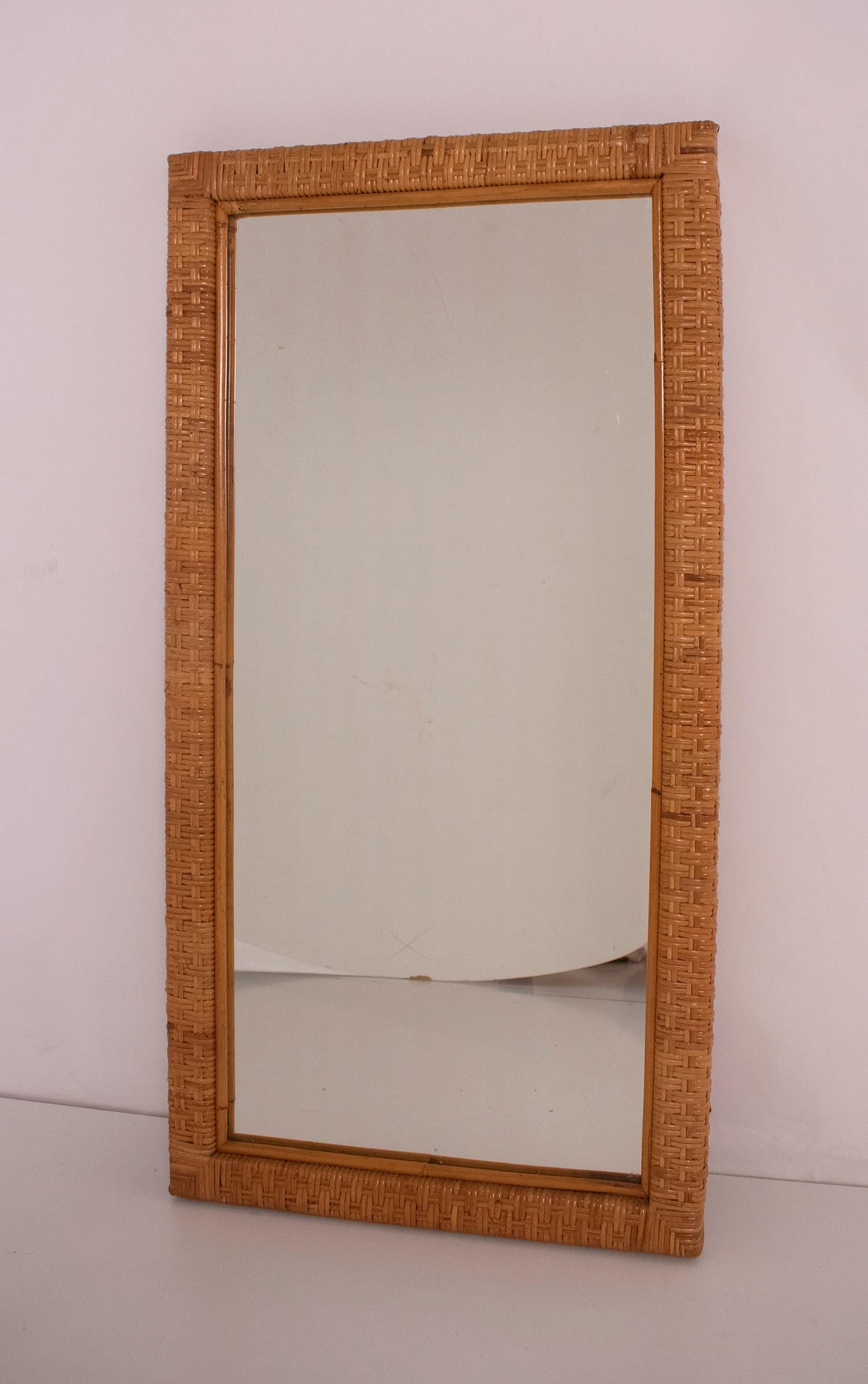 Spanish cane wall mirror, 1970s In Good Condition For Sale In Barcelona, Cataluna