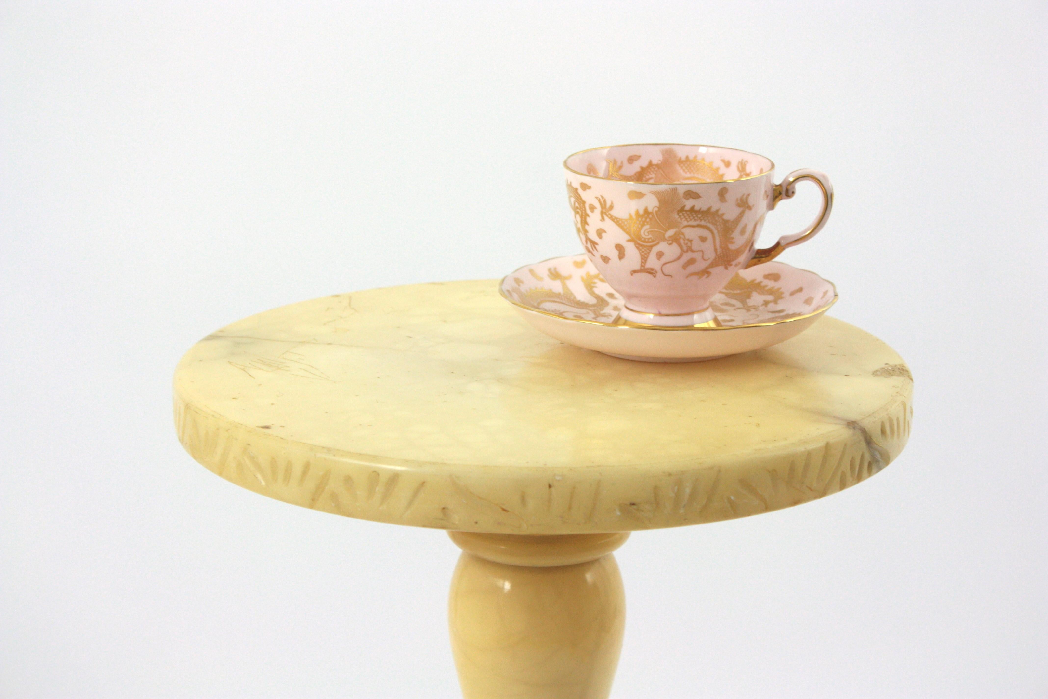 Spanish Carved Alabaster Gueridon Table / Side Table, 1940s In Good Condition For Sale In Barcelona, ES