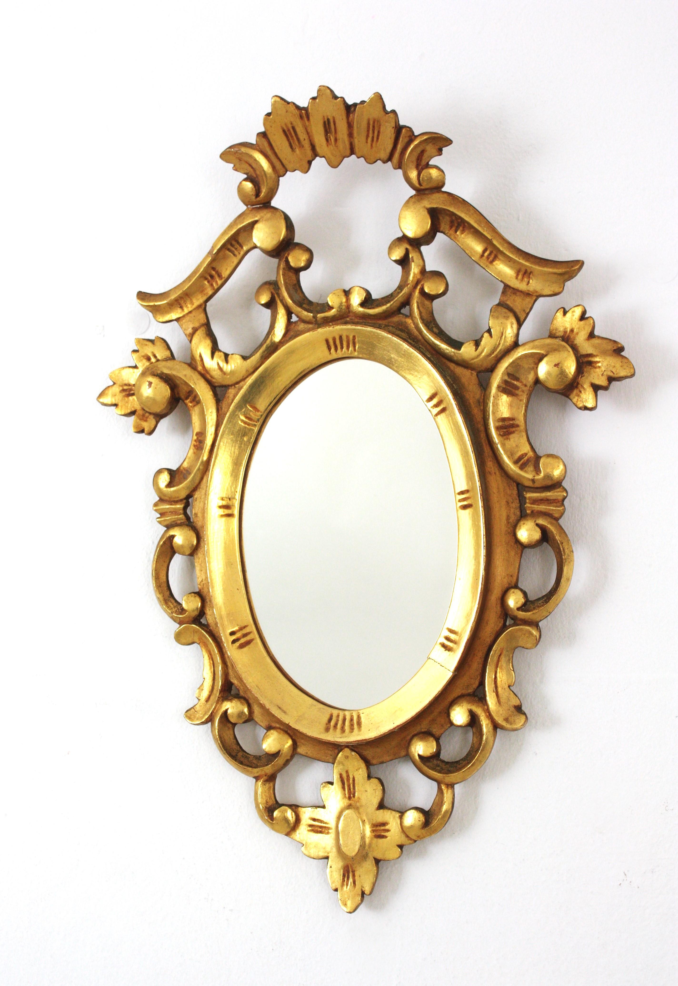 Spanish Carved Giltwood Mirror, Rococo Style In Good Condition For Sale In Barcelona, ES