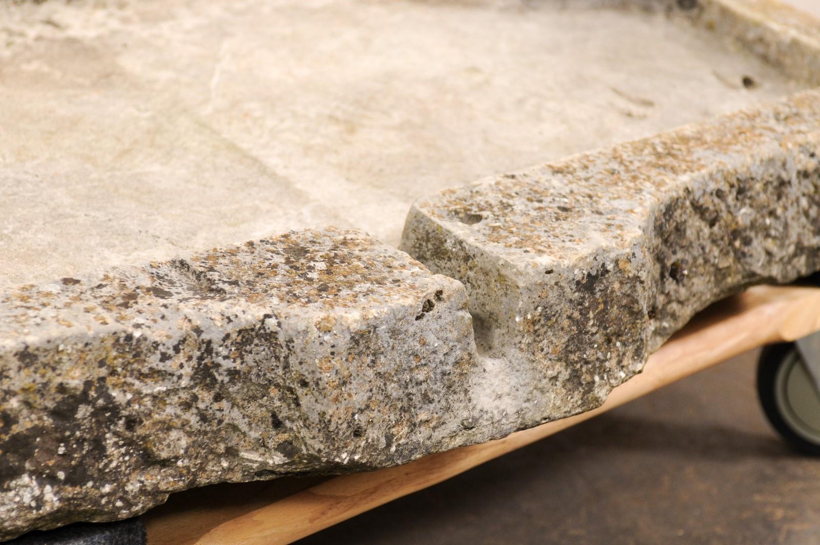 Artesa española de piedra caliza tallada, S. XIX Caliza en venta