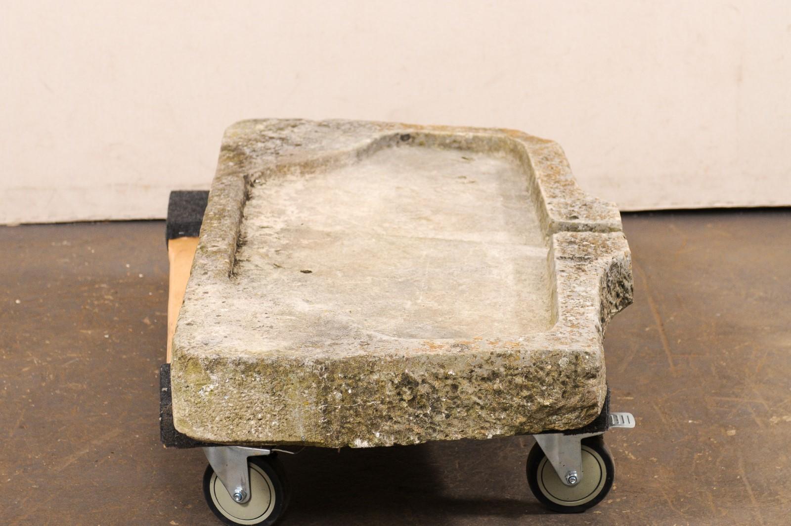 Artesa española de piedra caliza tallada, S. XIX en venta 1