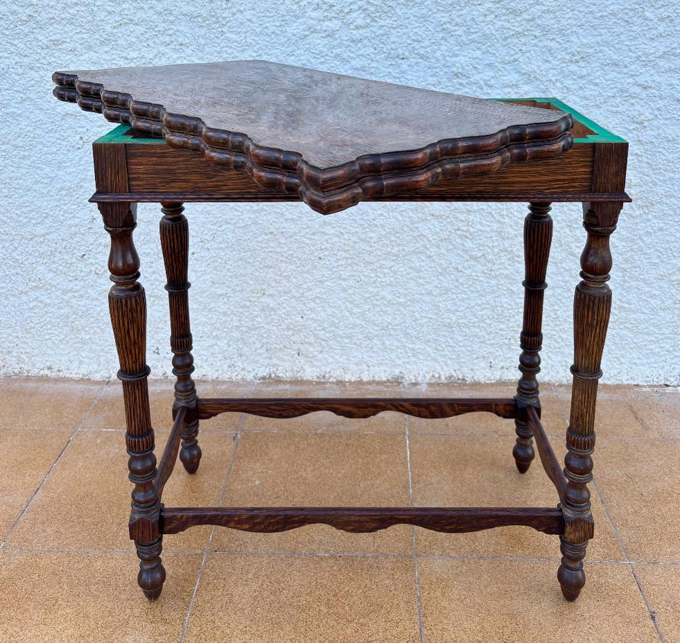 Table de jeu espagnole en Oak Oak sculpté avec feutre vert d'origine, années 1920 en vente 5