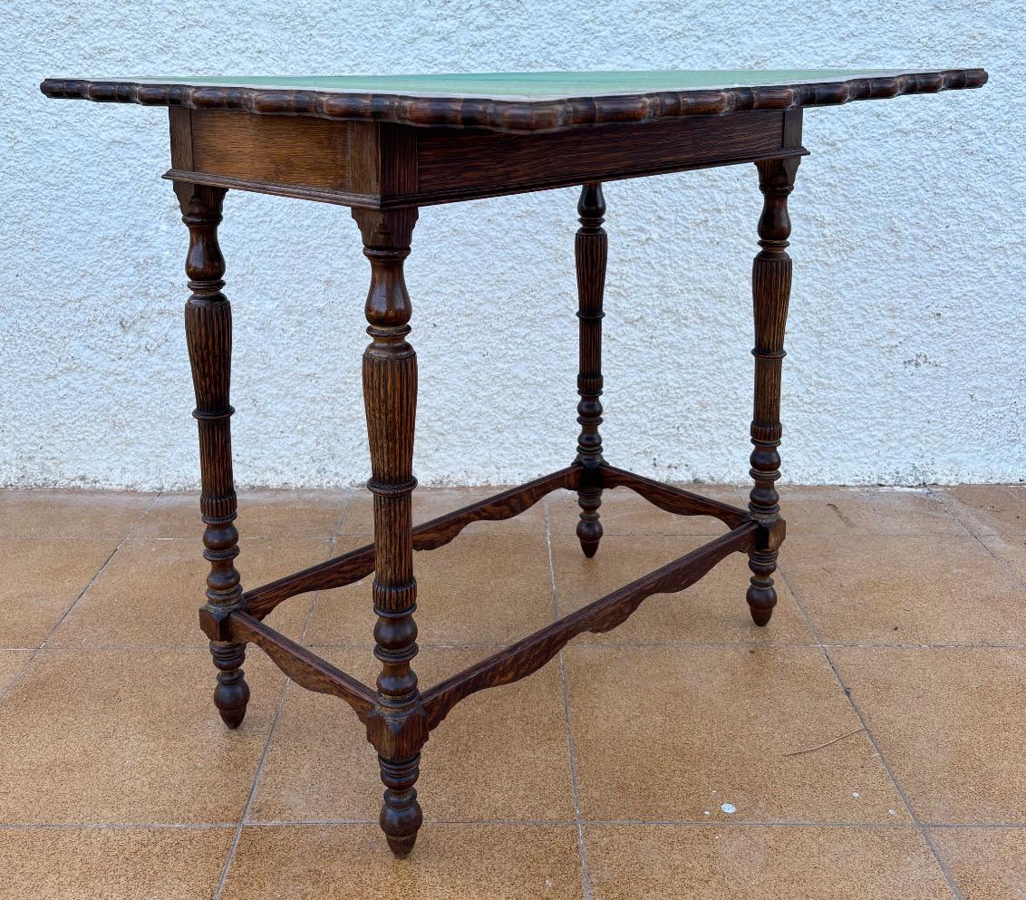 Colonial espagnol Table de jeu espagnole en Oak Oak sculpté avec feutre vert d'origine, années 1920 en vente