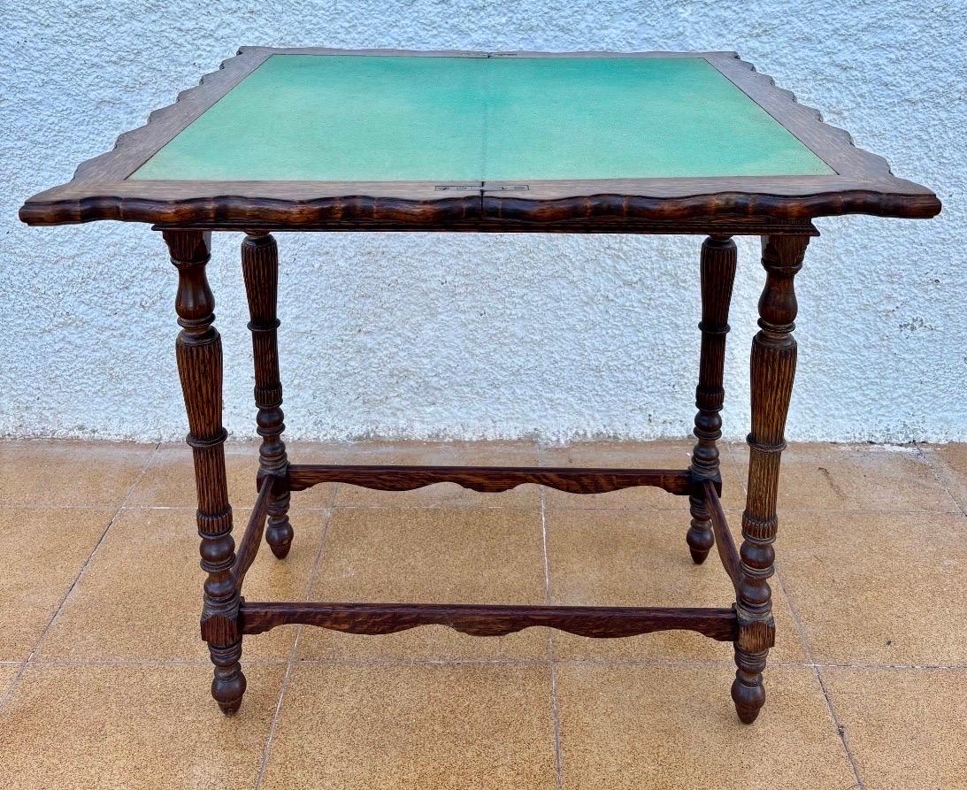 Table de jeu espagnole en Oak Oak sculpté avec feutre vert d'origine, années 1920 Bon état - En vente à BÉTERA, ES