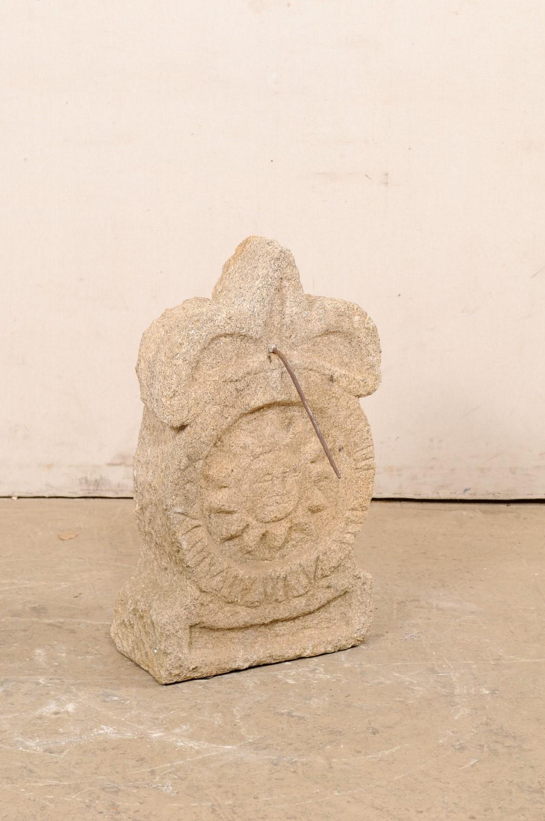 Spanish Carved-Stone Fleur De Lys Garden Sundial In Good Condition For Sale In Atlanta, GA