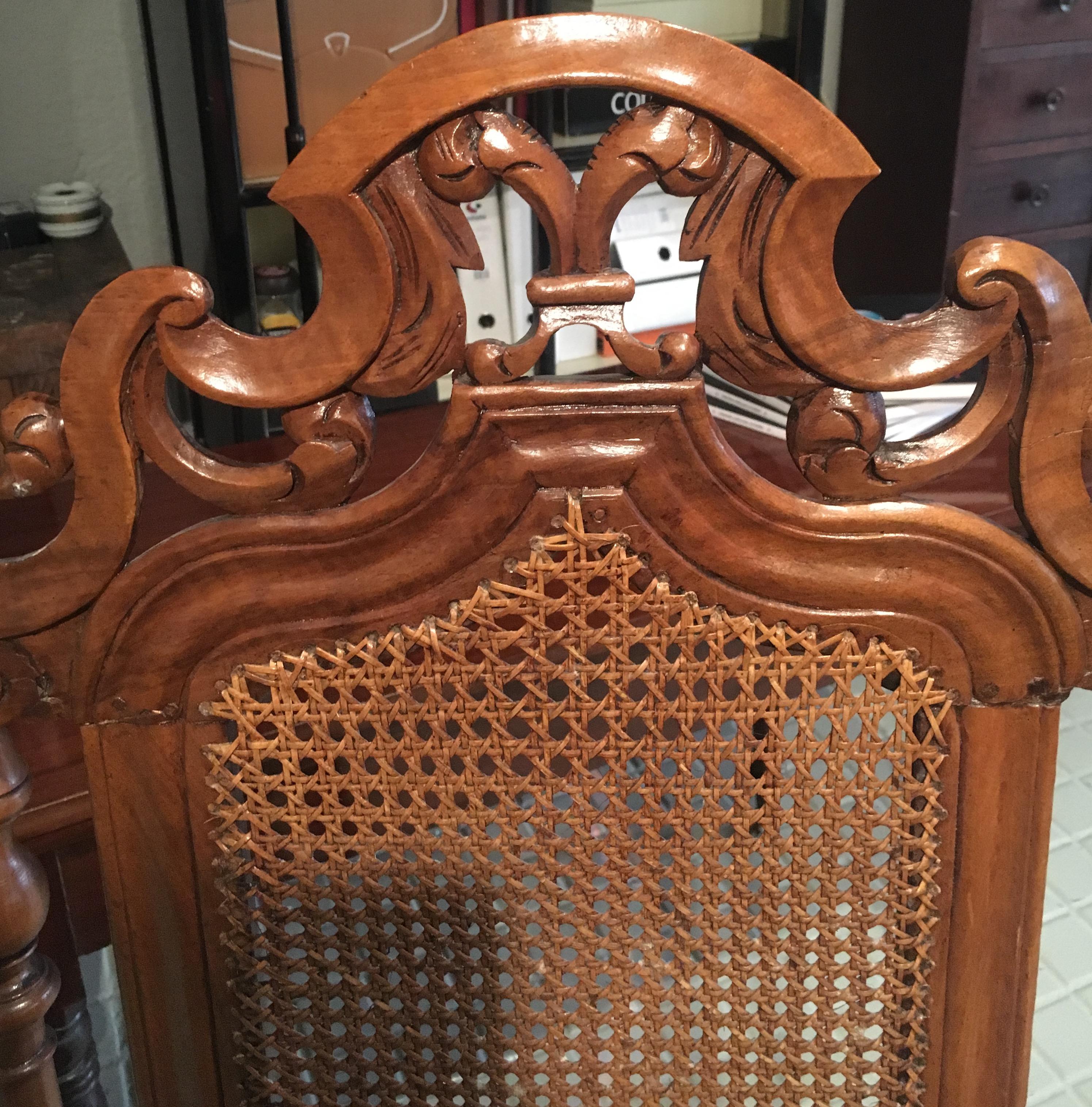 Spanish Carved Walnut Armchair, Late 17th Century For Sale 1