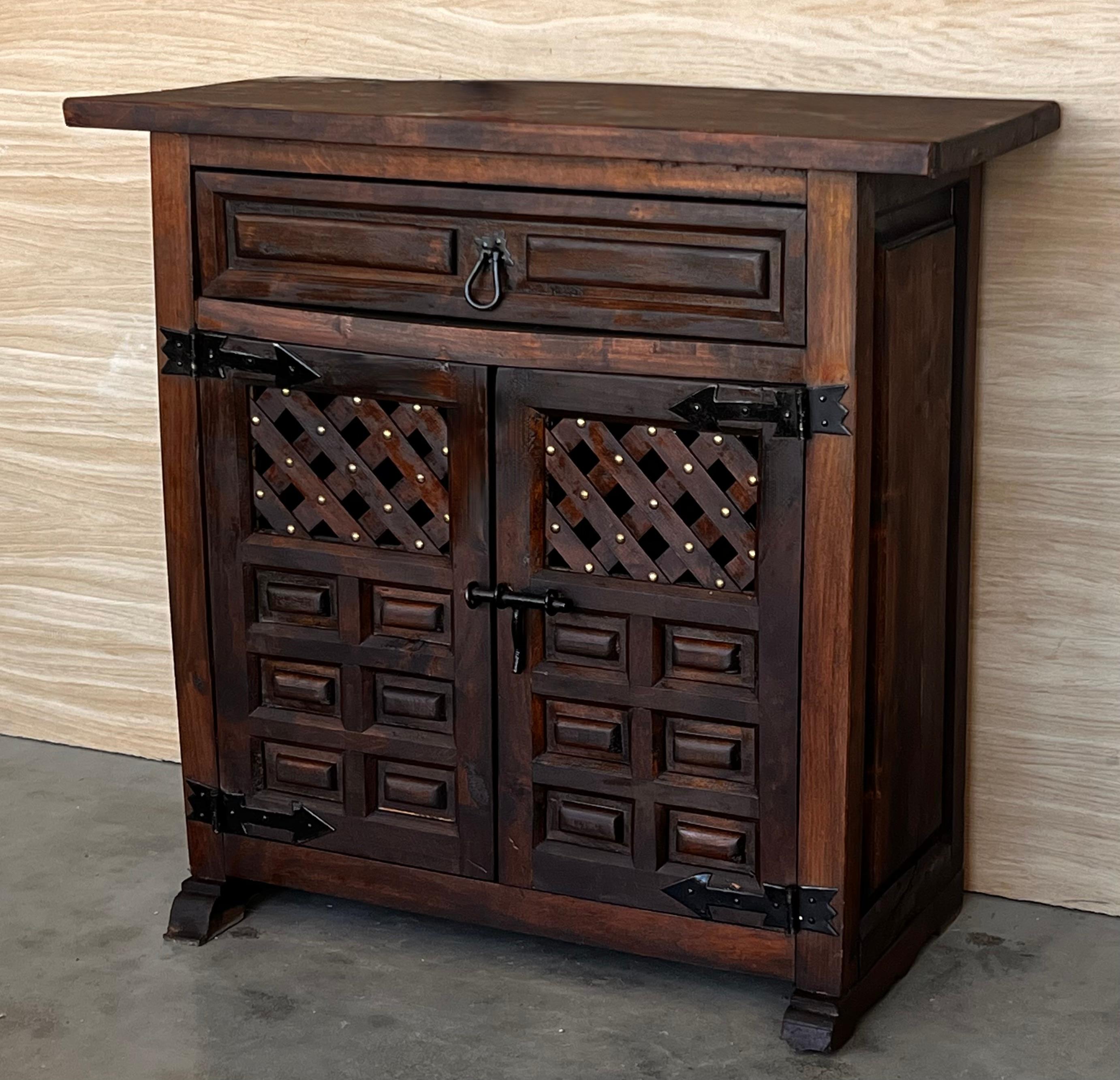 Spanish Carved Walnut Chest of Drawers, Nightstands or Narrow Console, 1920s In Good Condition For Sale In Miami, FL
