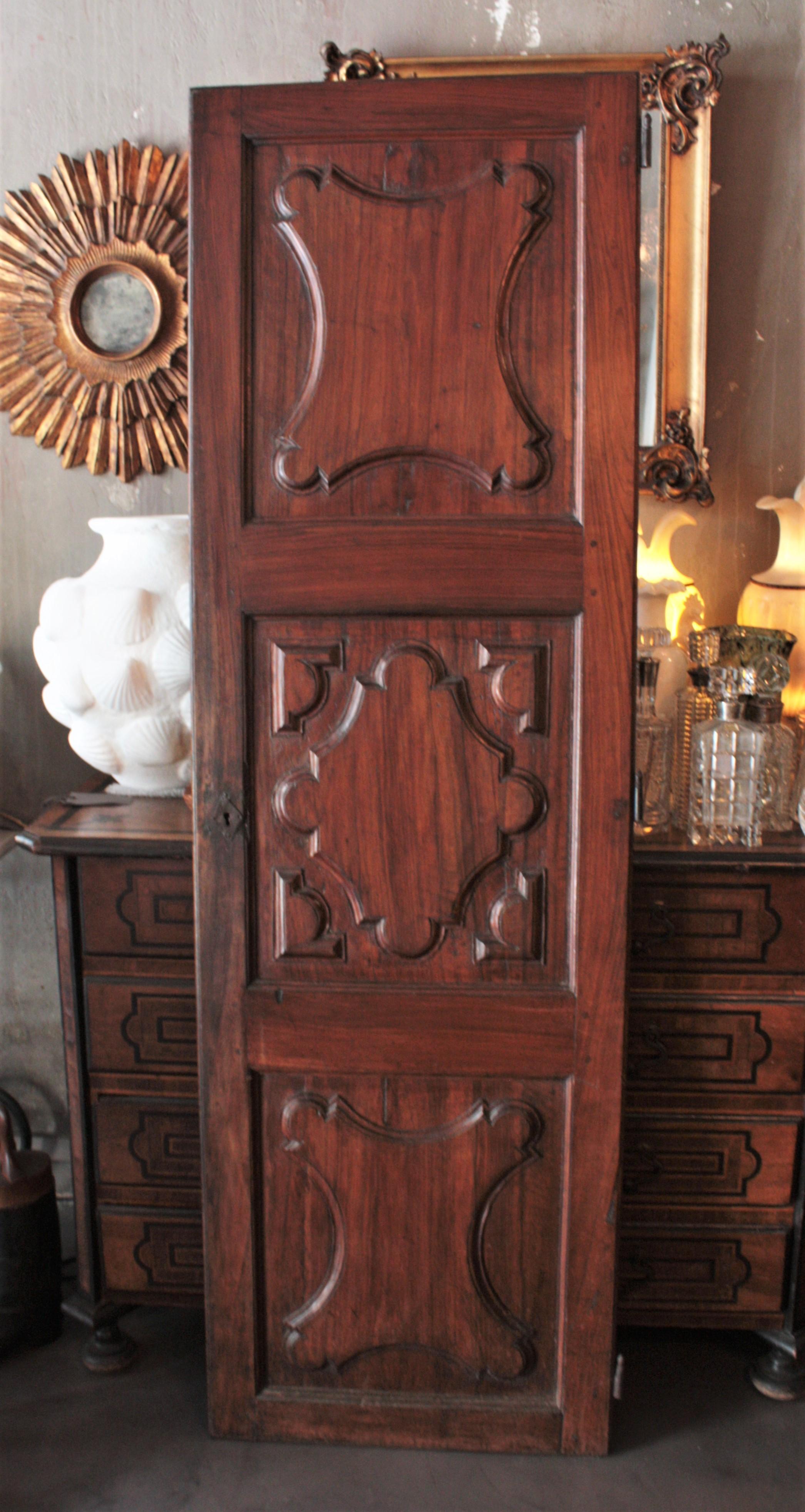 Outstanding carved wood armoire door. Spain, 18th century.
Beautiful displayed as a wall decoration or as custom made door in a main room or pantry room. Also interesting to be used as door in a custom made cupboard.
Strong and sound and in very