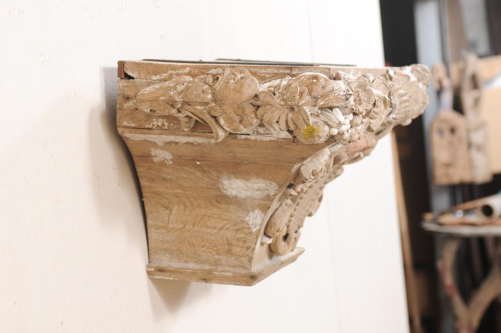 Spanish Carved-Wood Capital Decorative Architectural Wall Bracket, 19th Century For Sale 6