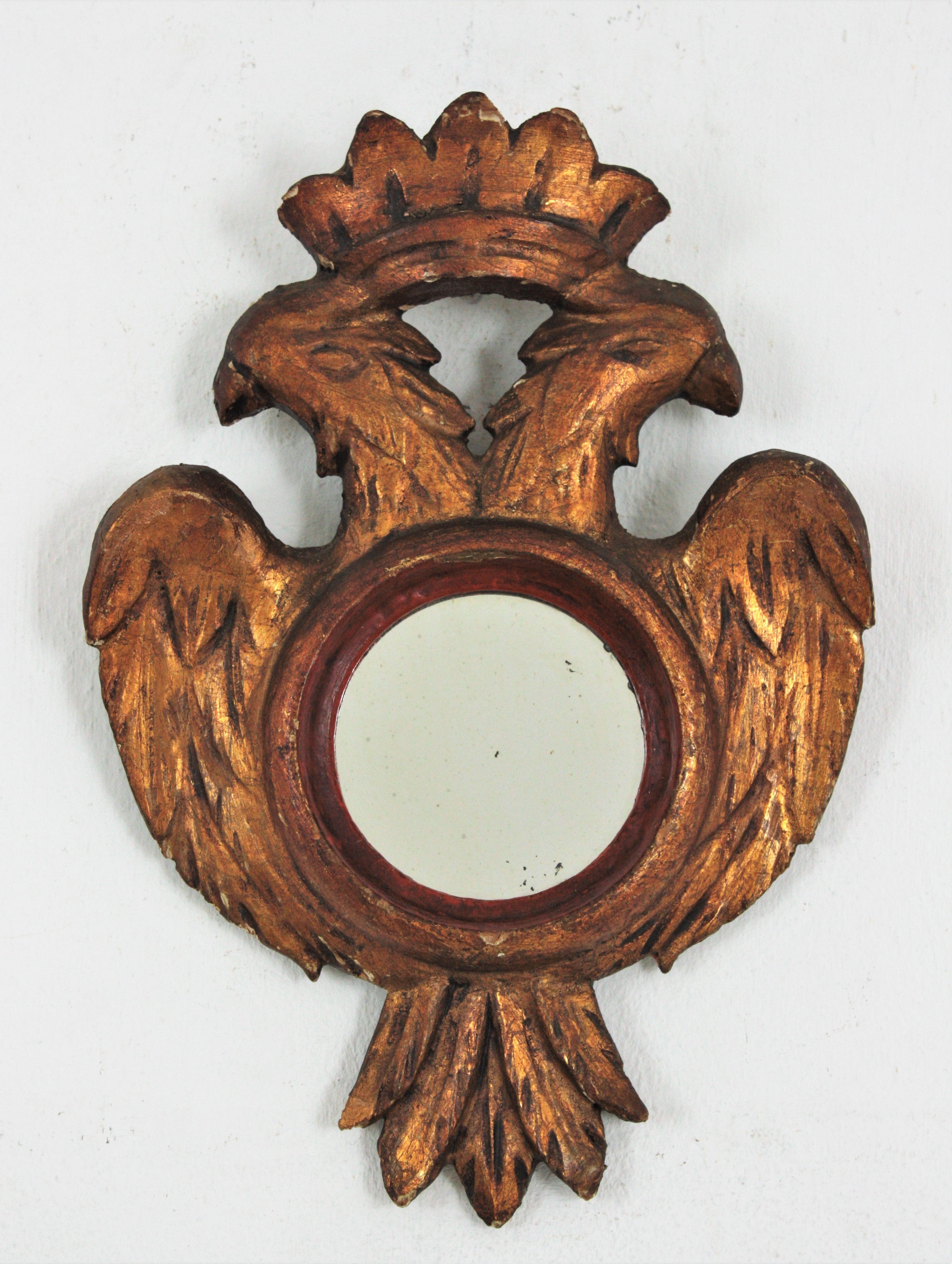Spanischer geschnitzter doppelköpfiger Adler-Mini-Spiegel aus Holz, Spanisch (Neoklassisch) im Angebot