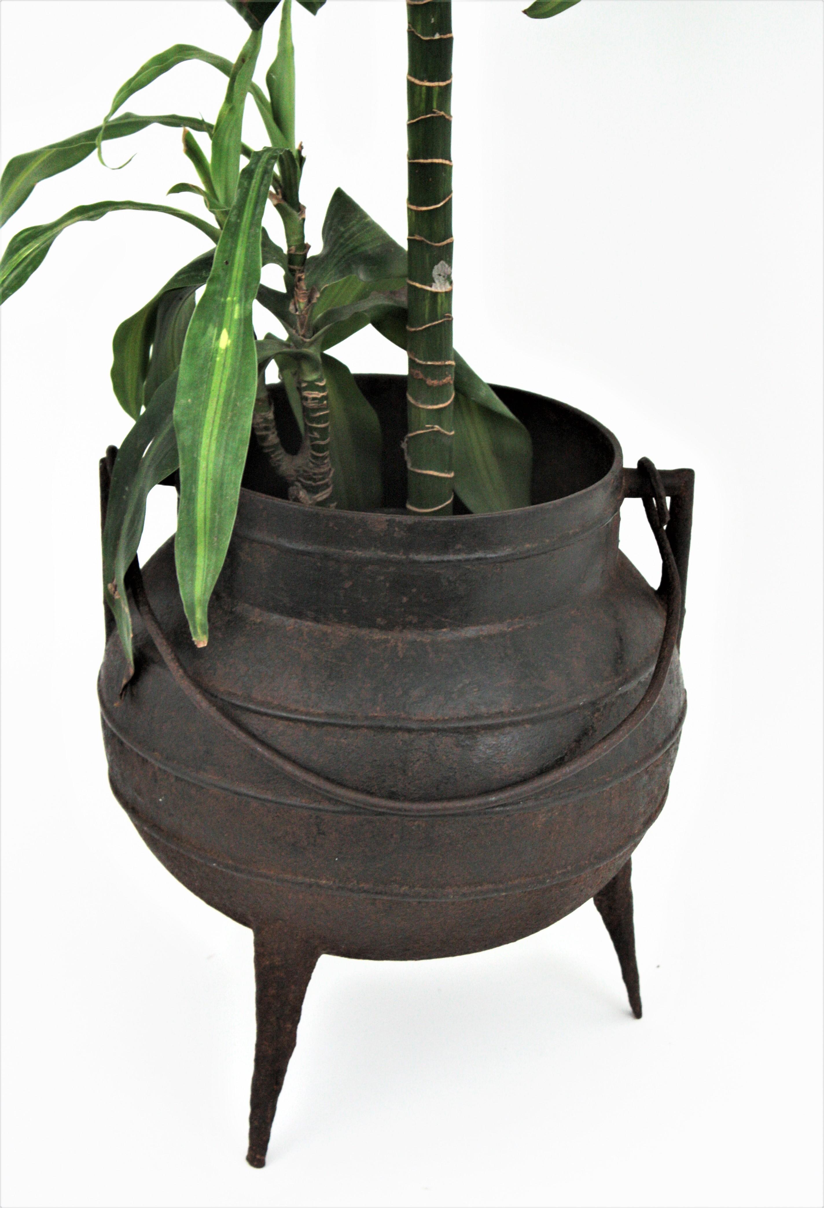Spanish Cast Iron Cauldron Kitchen Pot Ice Bucket  For Sale 4