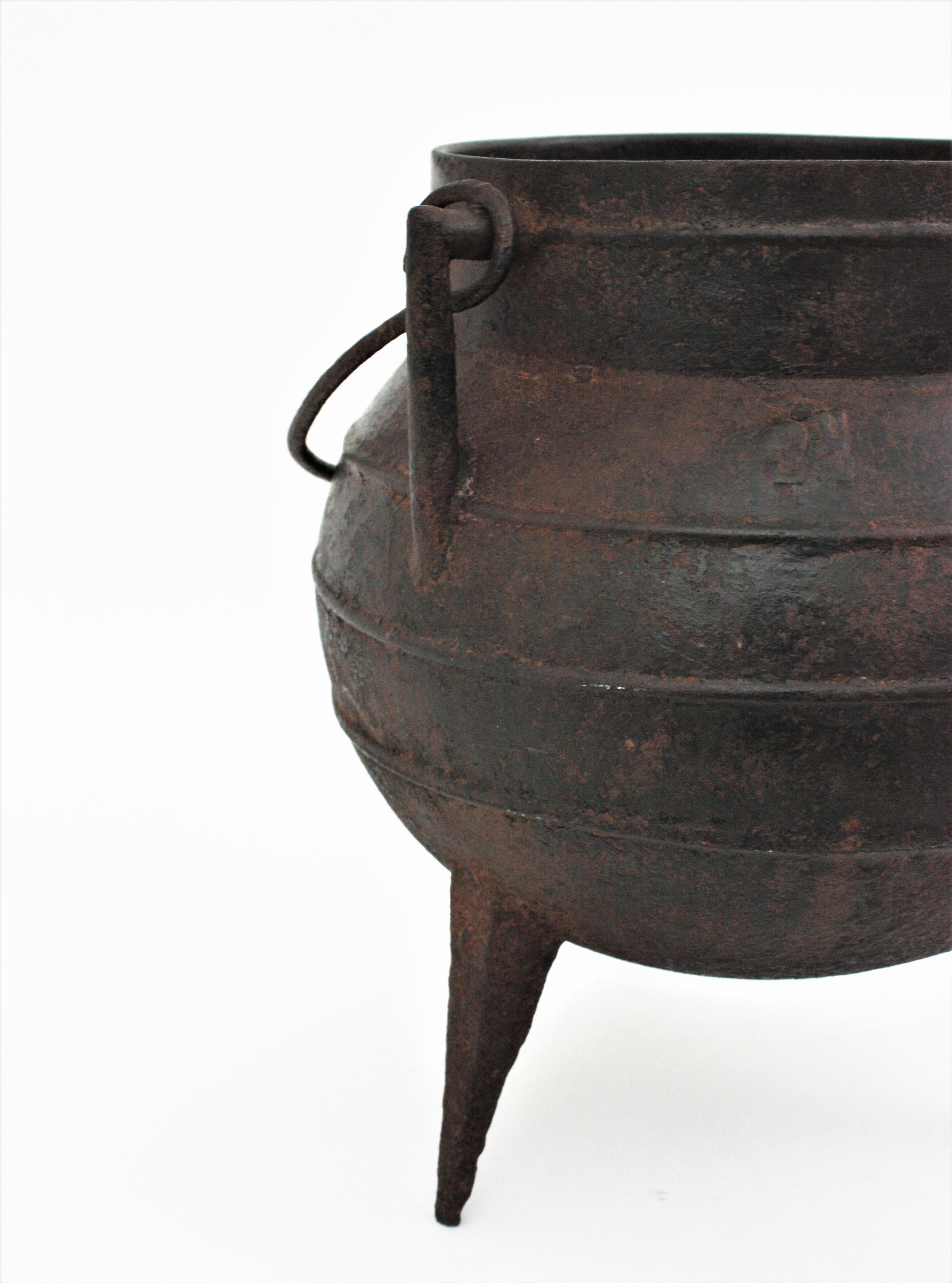 Spanish Cast Iron Cauldron Kitchen Pot Ice Bucket  For Sale 6