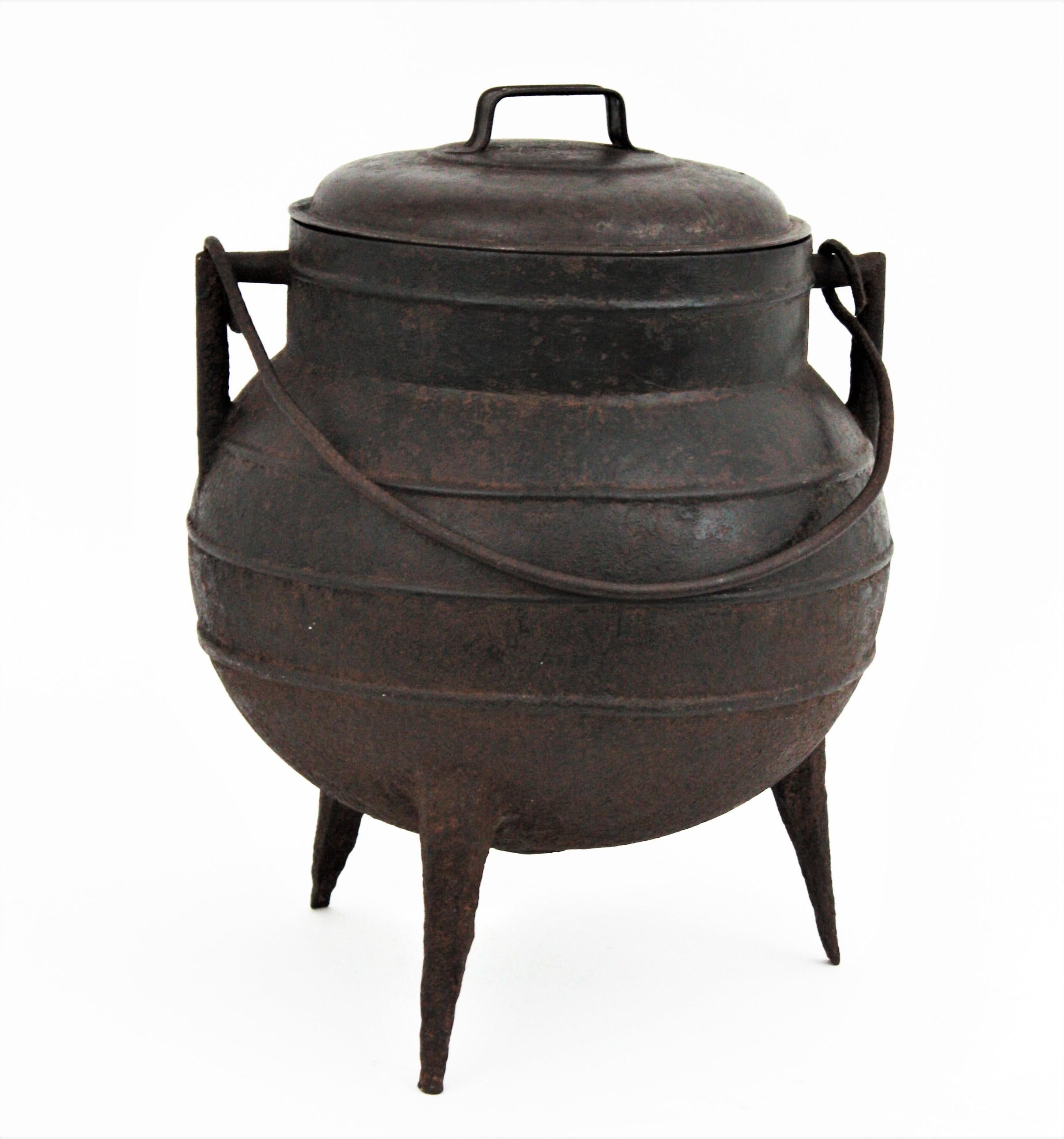 Spanish Cast Iron Cauldron Kitchen Pot Ice Bucket  For Sale 8