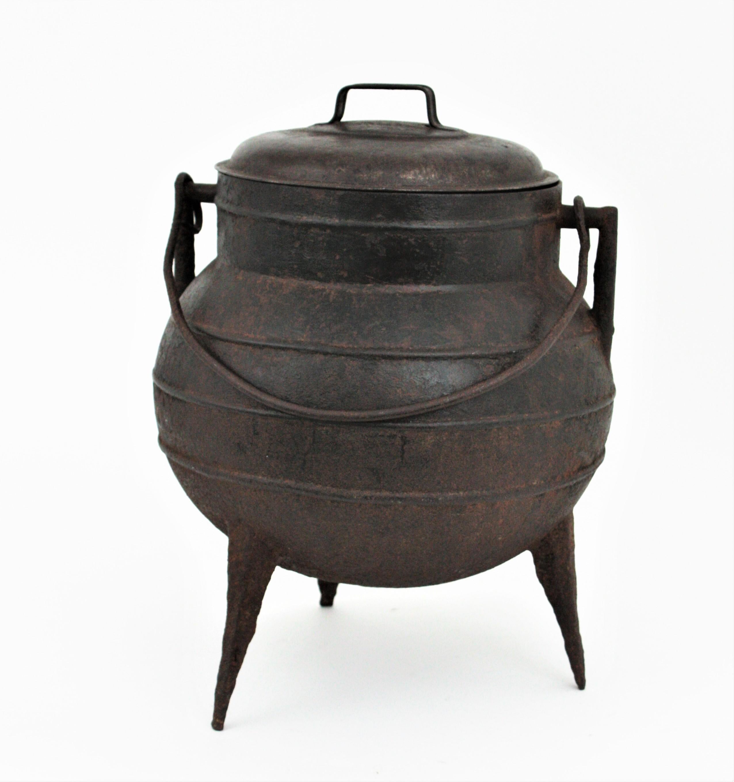 Rustique Chaudron espagnol en fonte Pot de cuisine Seau à glace en vente