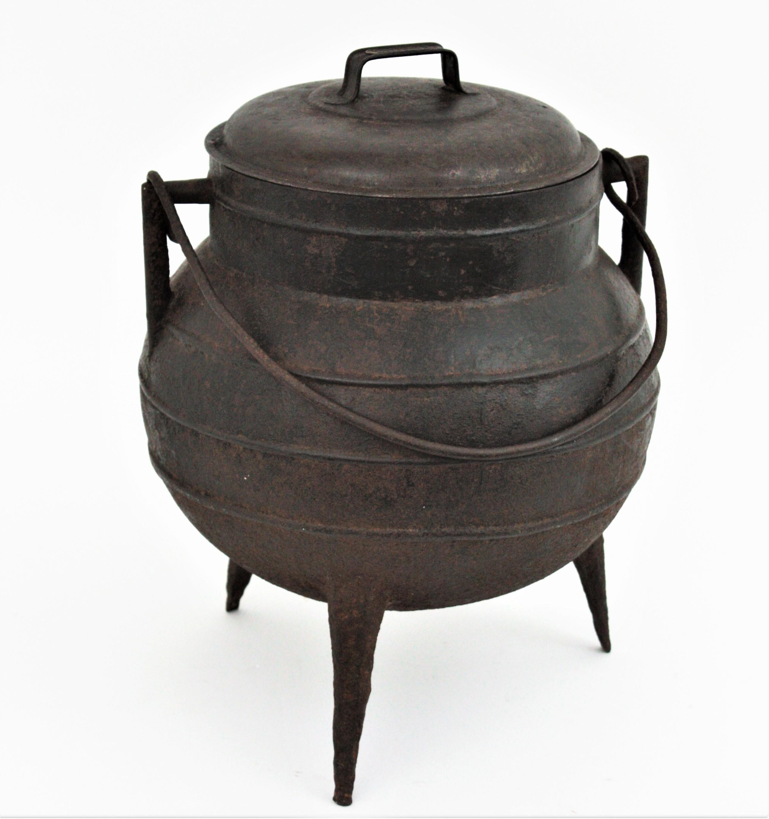 20ième siècle Chaudron espagnol en fonte Pot de cuisine Seau à glace en vente