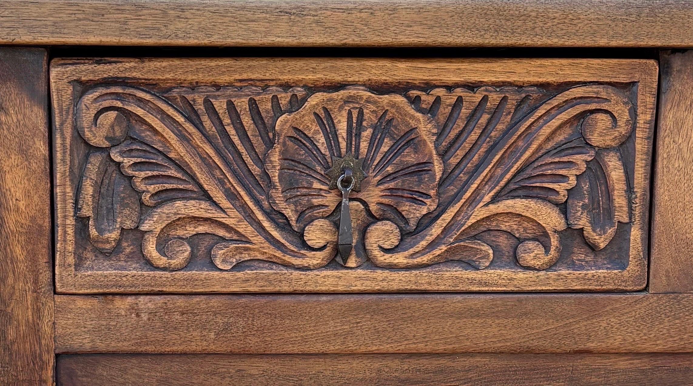 Spanish Castilian Console Table With Two Carved Drawers And Turned Legs, 1890s In Good Condition For Sale In BÉTERA, ES