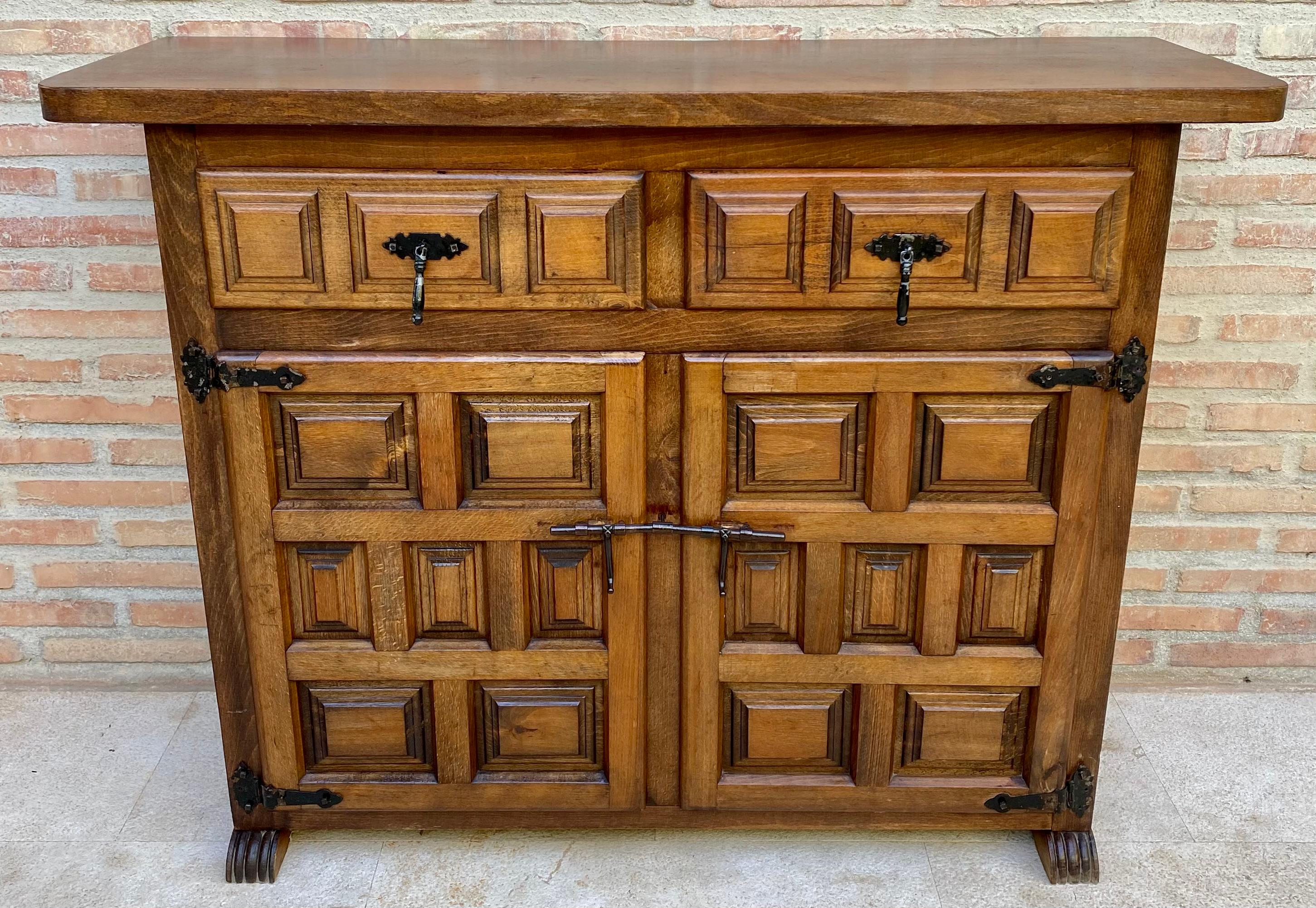 Spanish Catalan Carved Walnut Chest of Drawers, Highboy or Console, 1920s In Good Condition For Sale In Miami, FL