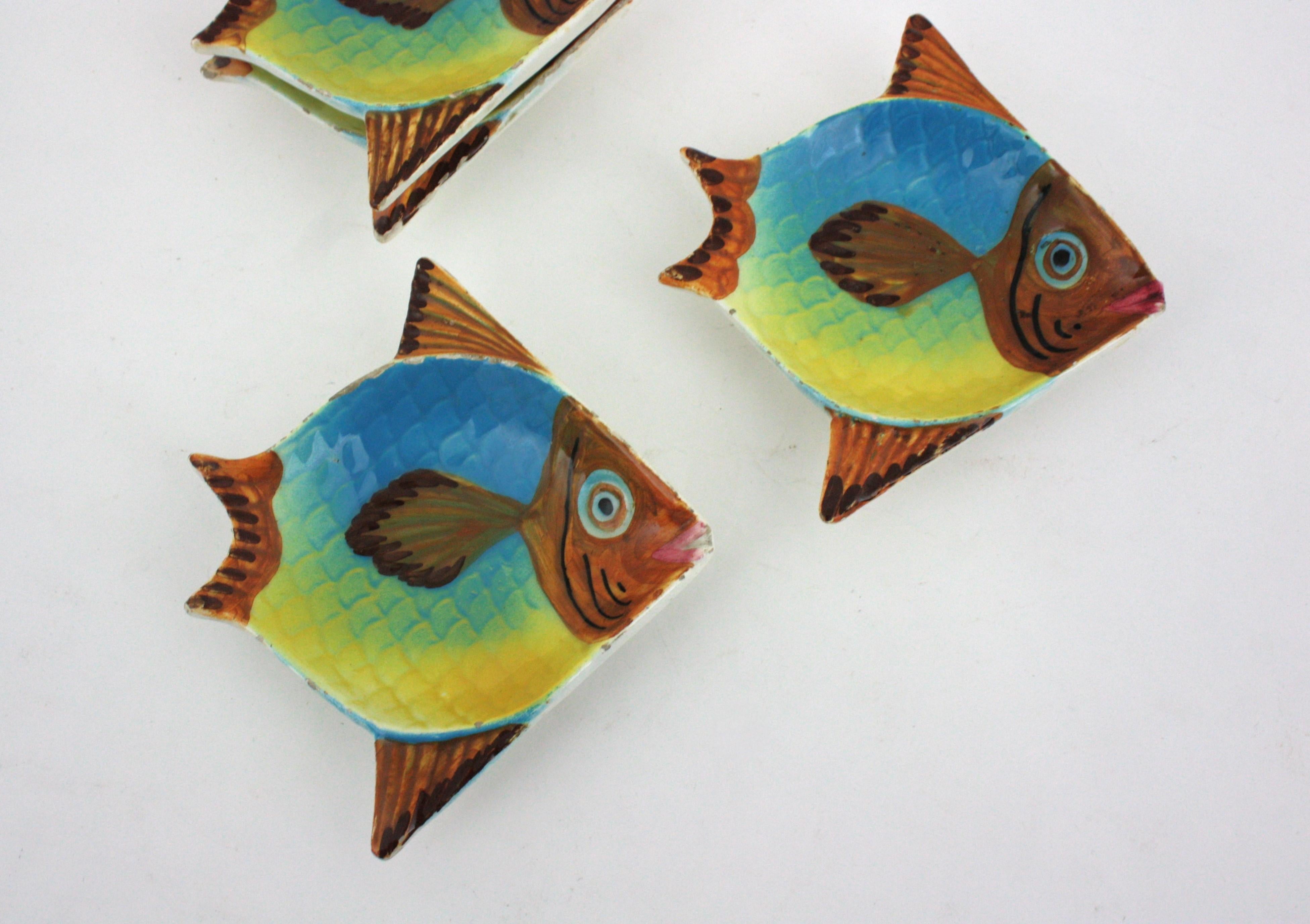 Spanische Keramik-Fischschalen und Rattan-Tablett Snacks Set im Angebot 5