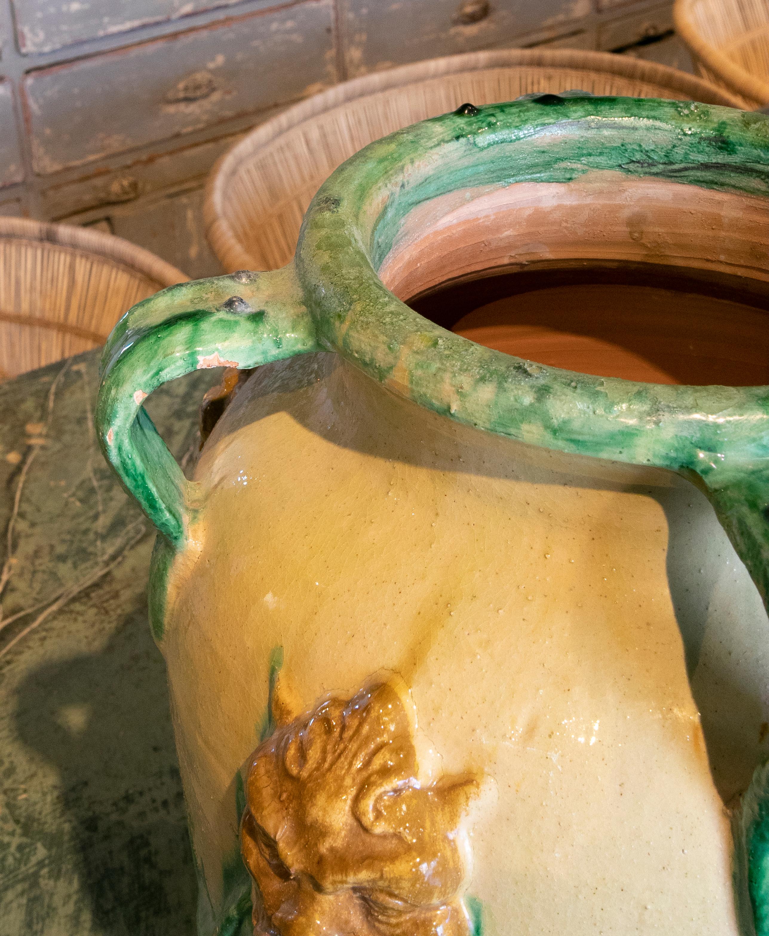 Poterie céramique espagnole émaillée avec des lions et peinte à la main en vente 2
