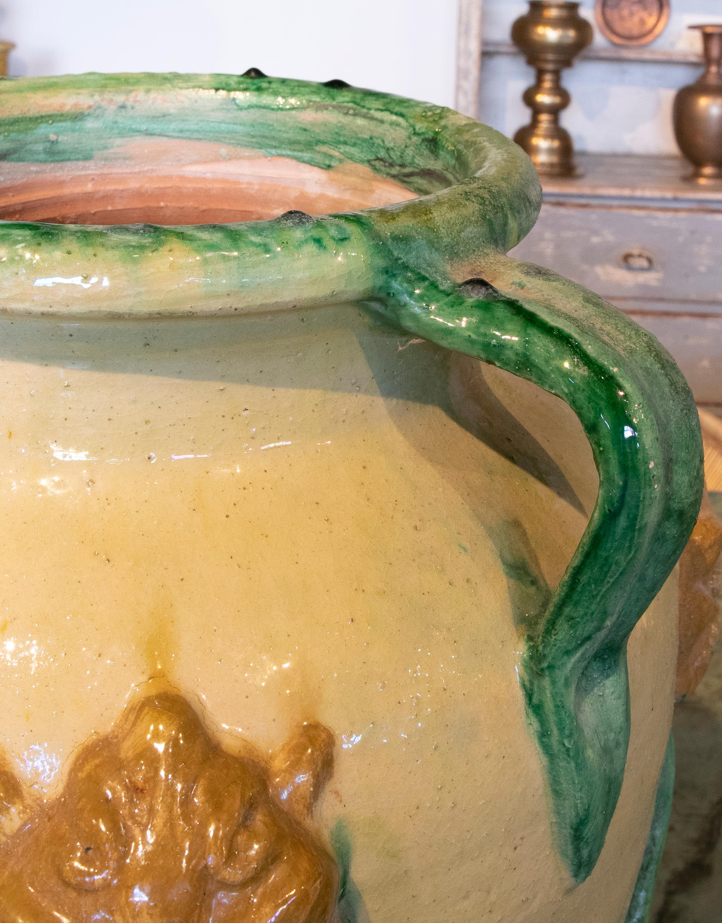 Poterie céramique espagnole émaillée avec des lions et peinte à la main Bon état - En vente à Marbella, ES
