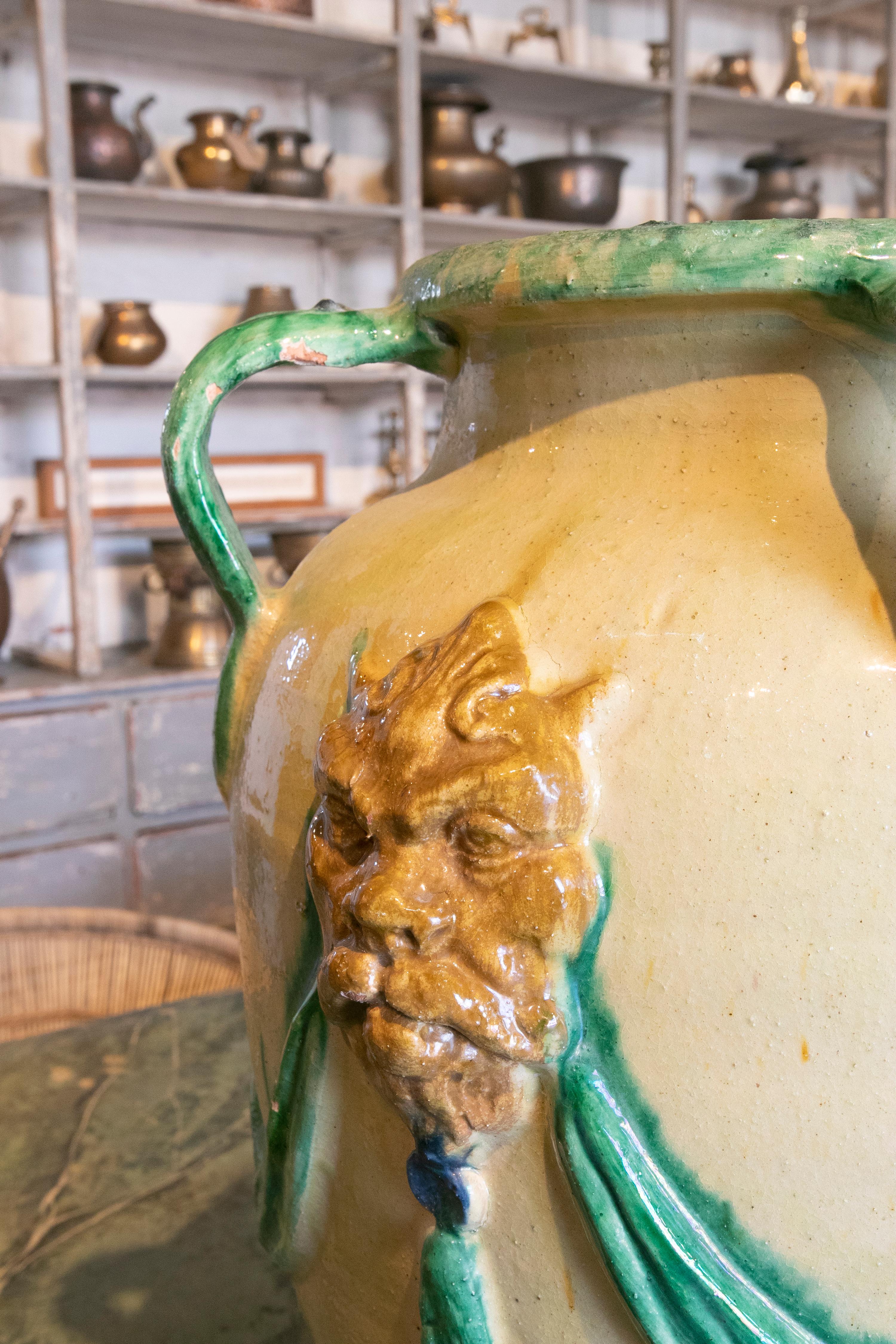 Céramique Poterie céramique espagnole émaillée avec des lions et peinte à la main en vente