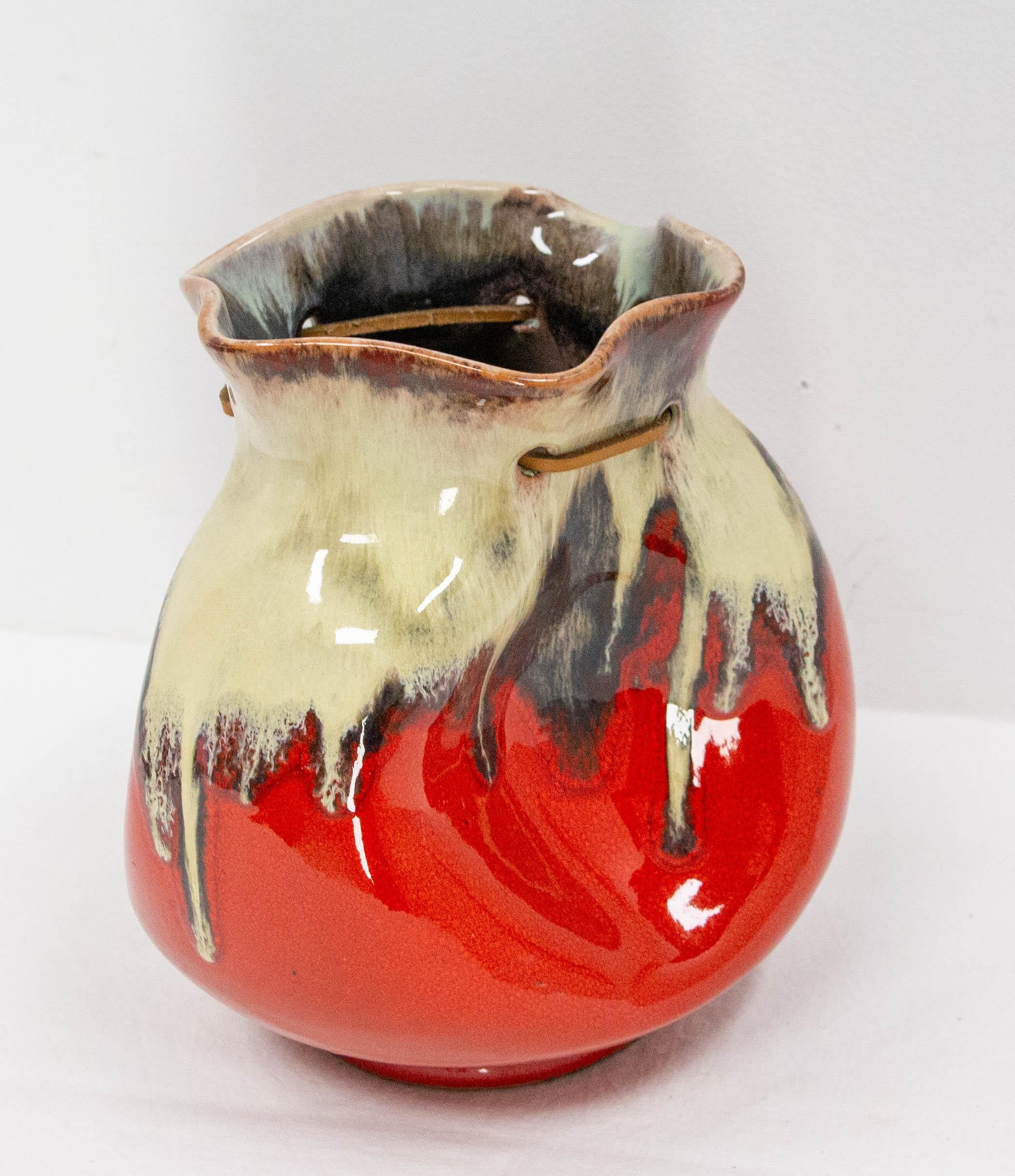 Spagnolo Vaso in ceramica spagnola a forma di borsa firmato MG Arroyo, metà del secolo scorso in vendita