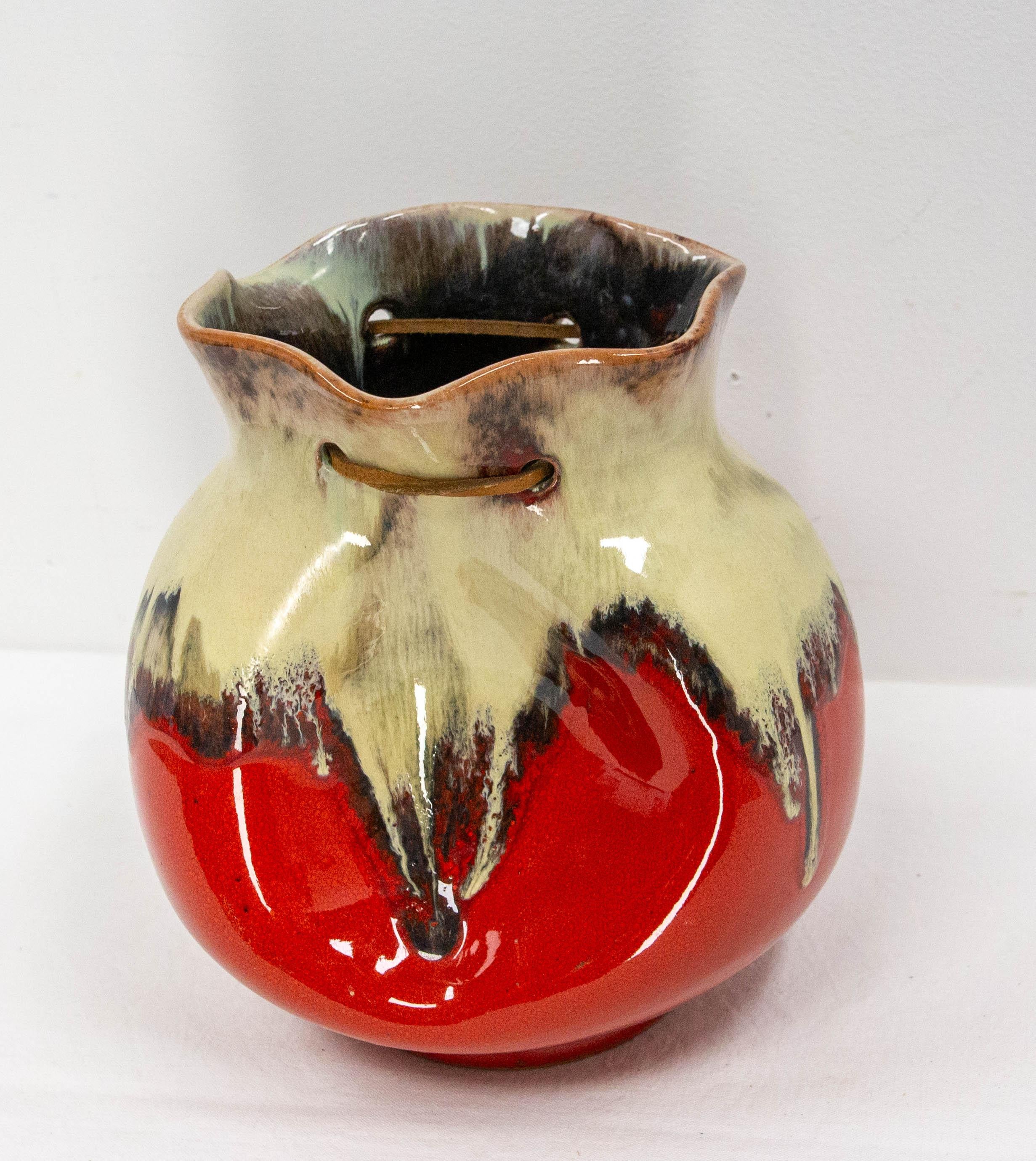 Vaso in ceramica spagnola a forma di borsa firmato MG Arroyo, metà del secolo scorso In condizioni buone in vendita a Labrit, Landes