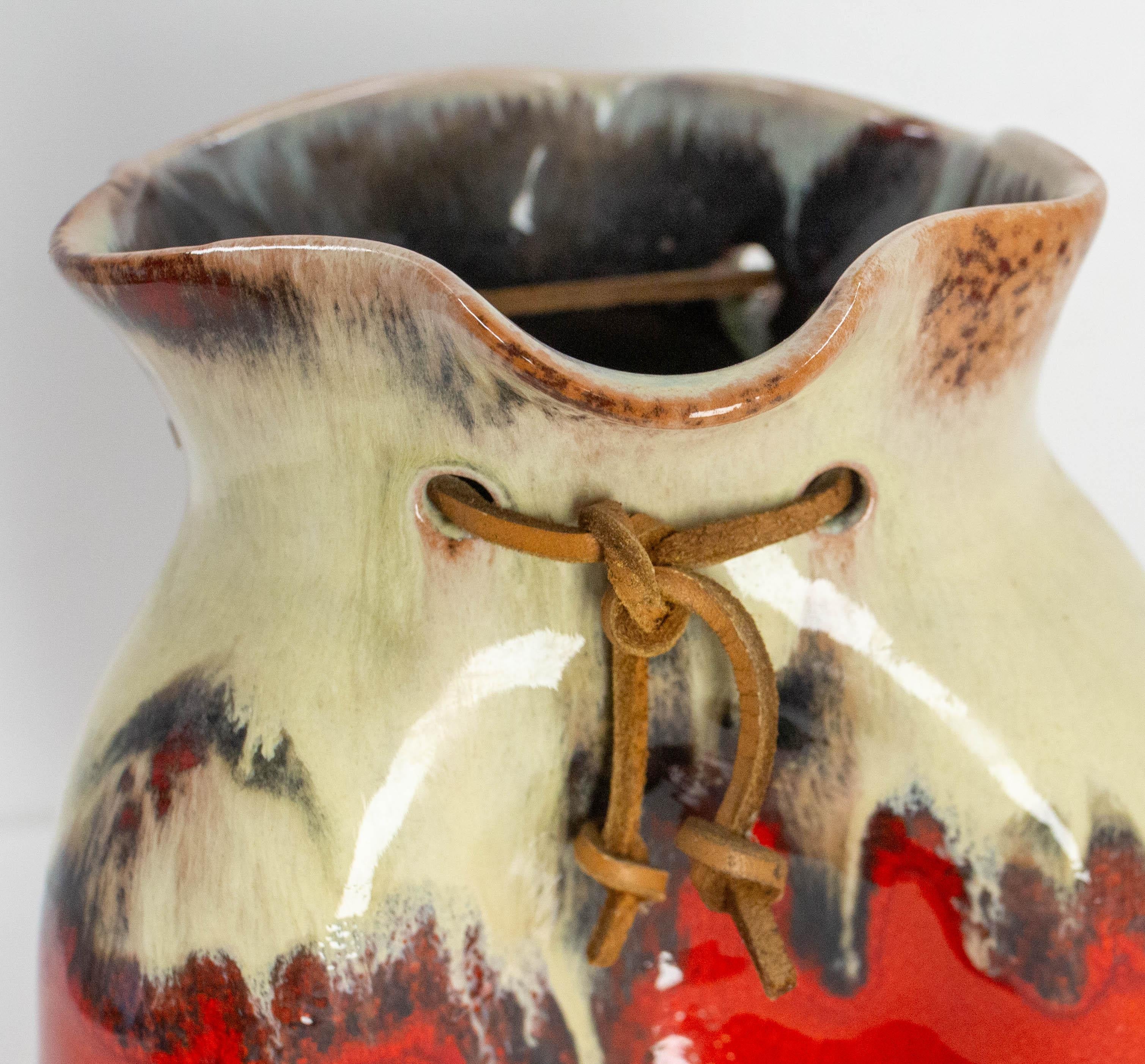 Ceramica Vaso in ceramica spagnola a forma di borsa firmato MG Arroyo, metà del secolo scorso in vendita