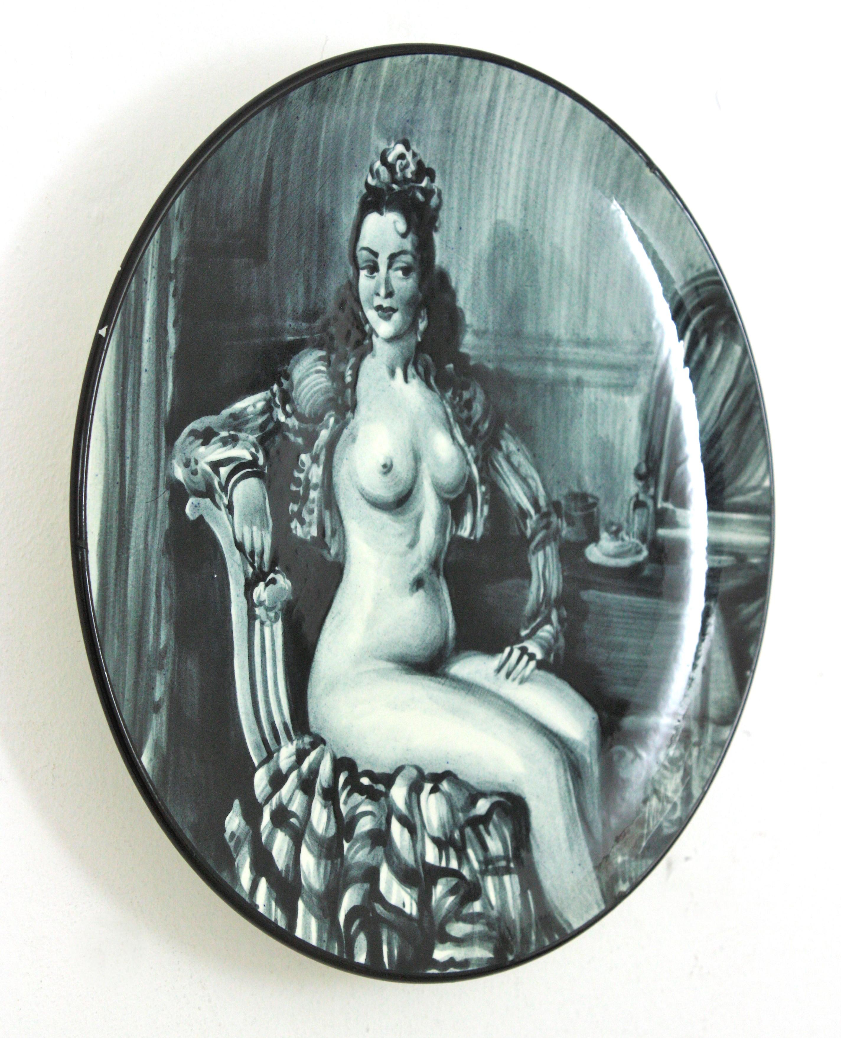 Spanish Ceramic Wall Plate, Nude Dancer 'La Oterito', 1950s In Good Condition For Sale In Barcelona, ES