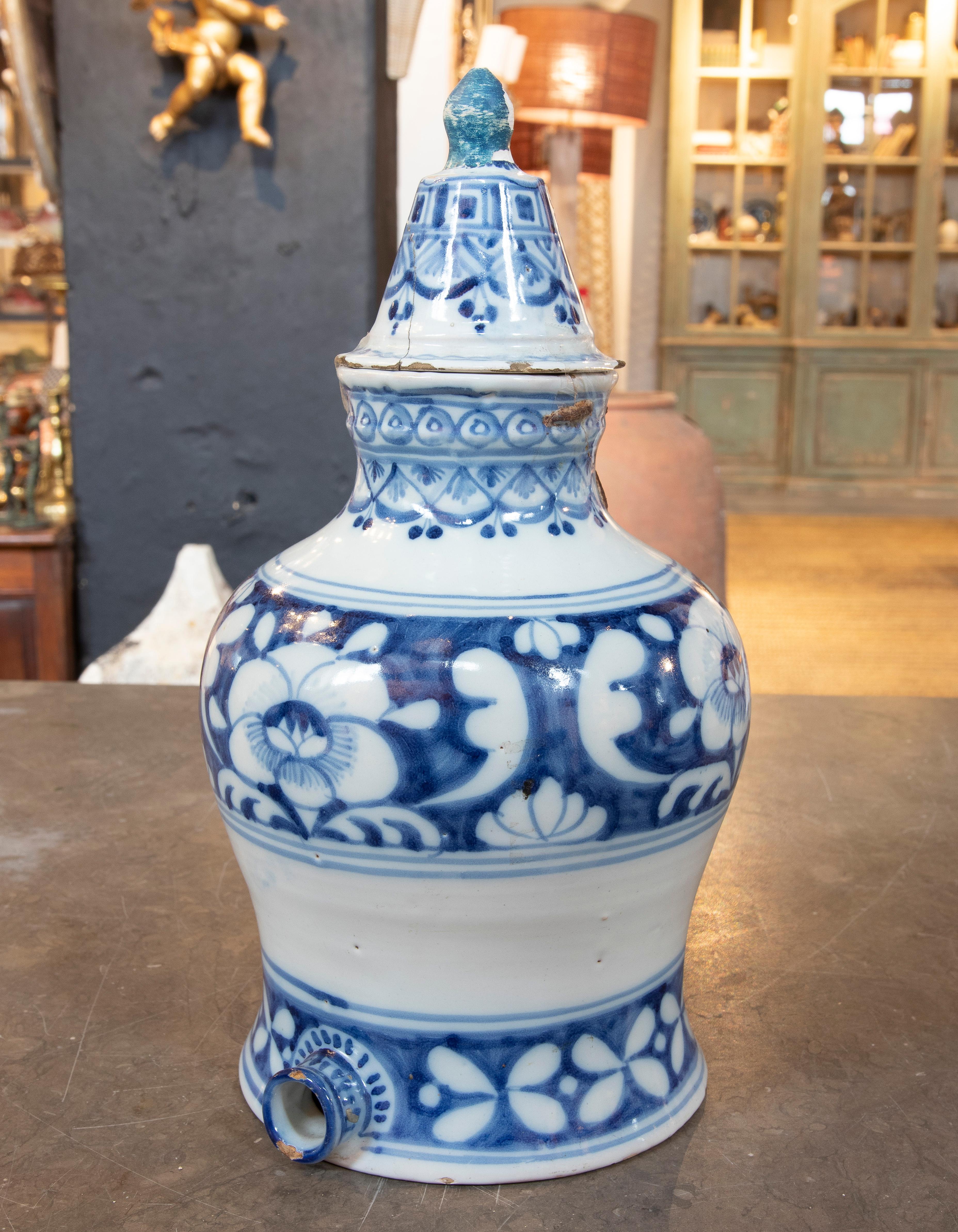 20th Century Spanish Ceramic with White Glazed Ceramic Lid with Blue Decoration For Sale