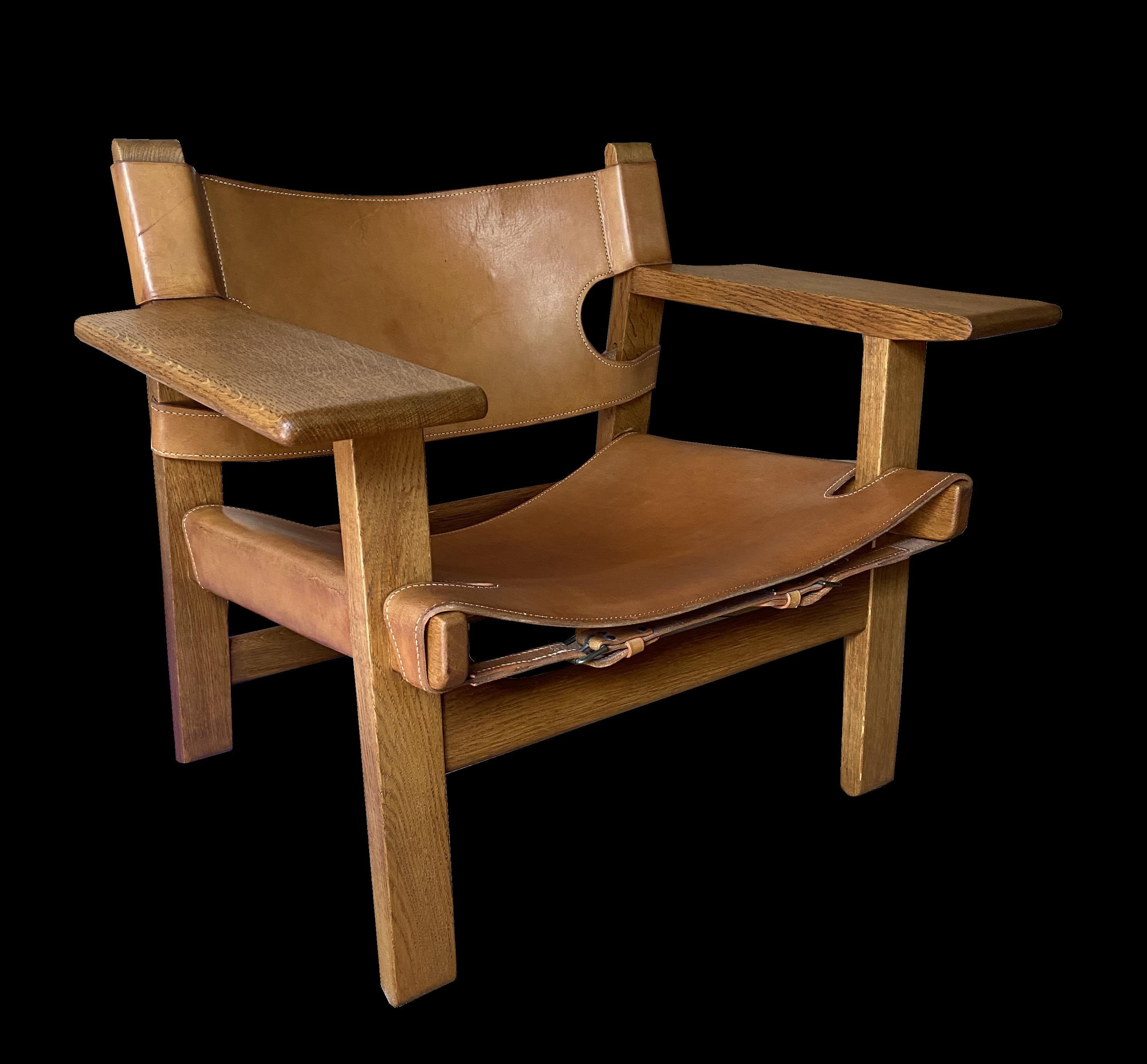 Ein sehr schönes, sauberes Beispiel des klassischen spanischen Stuhls von Mogensen, dies ist eines der früheren Exemplare mit den doppelten hinteren Bahren. Die Eiche und Leder sind beide in sehr gutem Zustand, keine schrecklichen Flecken oder