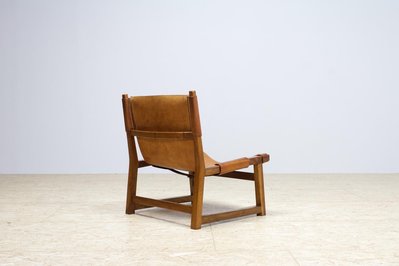 Spanish Chair by Paco Munoz in Walnut and Leather, 1960s Midcentury Design In Good Condition In Beek en Donk, NL