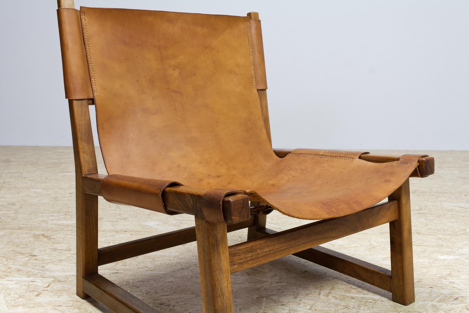 Mid-20th Century Spanish Chair by Paco Munoz in Walnut and Leather, 1960s Midcentury Design