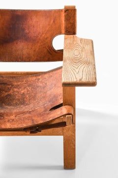 Silla española de cuero y roble de Børge Mogensen, década de los 50