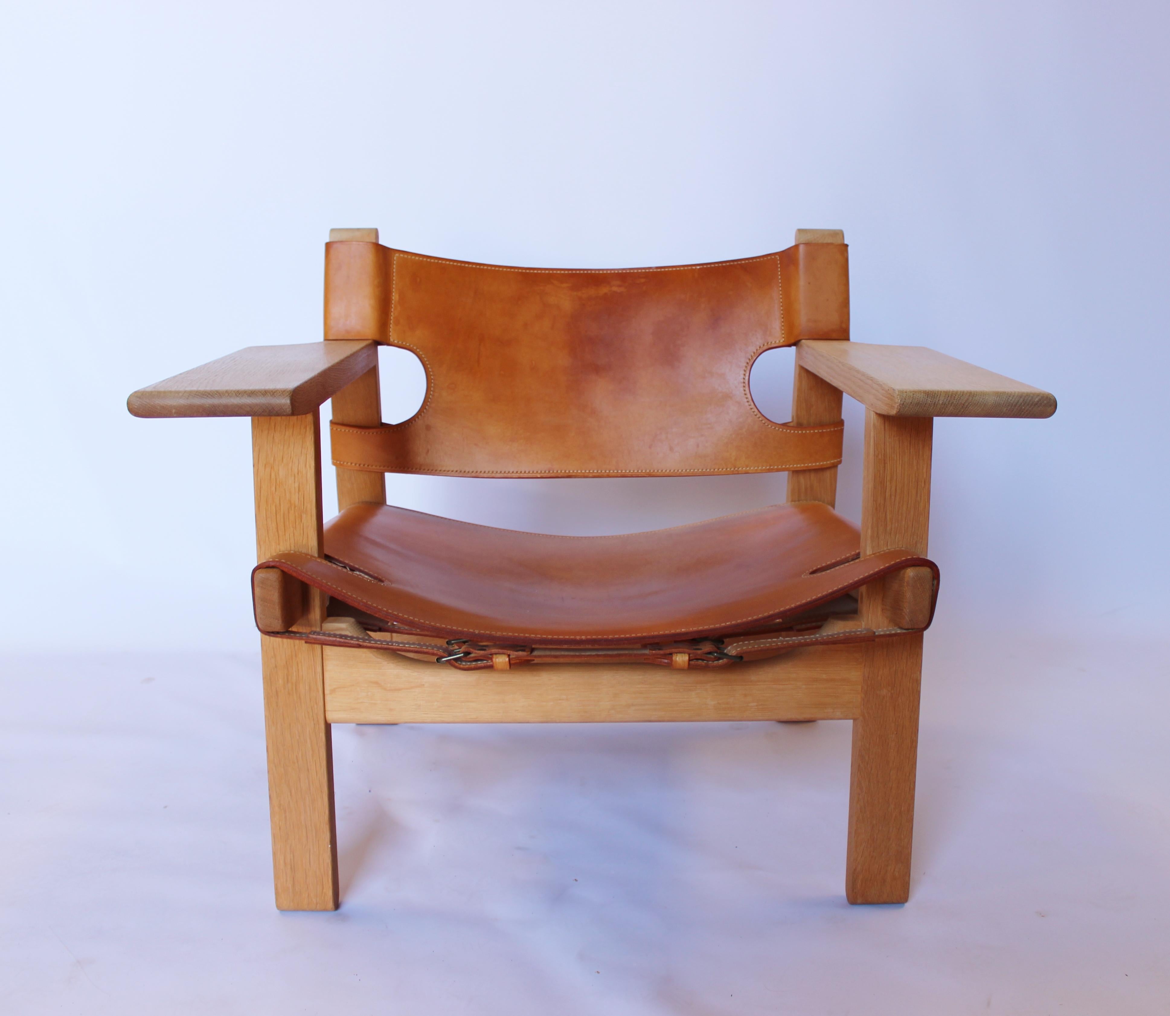 The Spanish chair, model BM2226, designed by Børge Mogensen in 1958. The chair is in oak and with cognac colored patinated leather from the 1960s. The chairs are in great vintage condition.