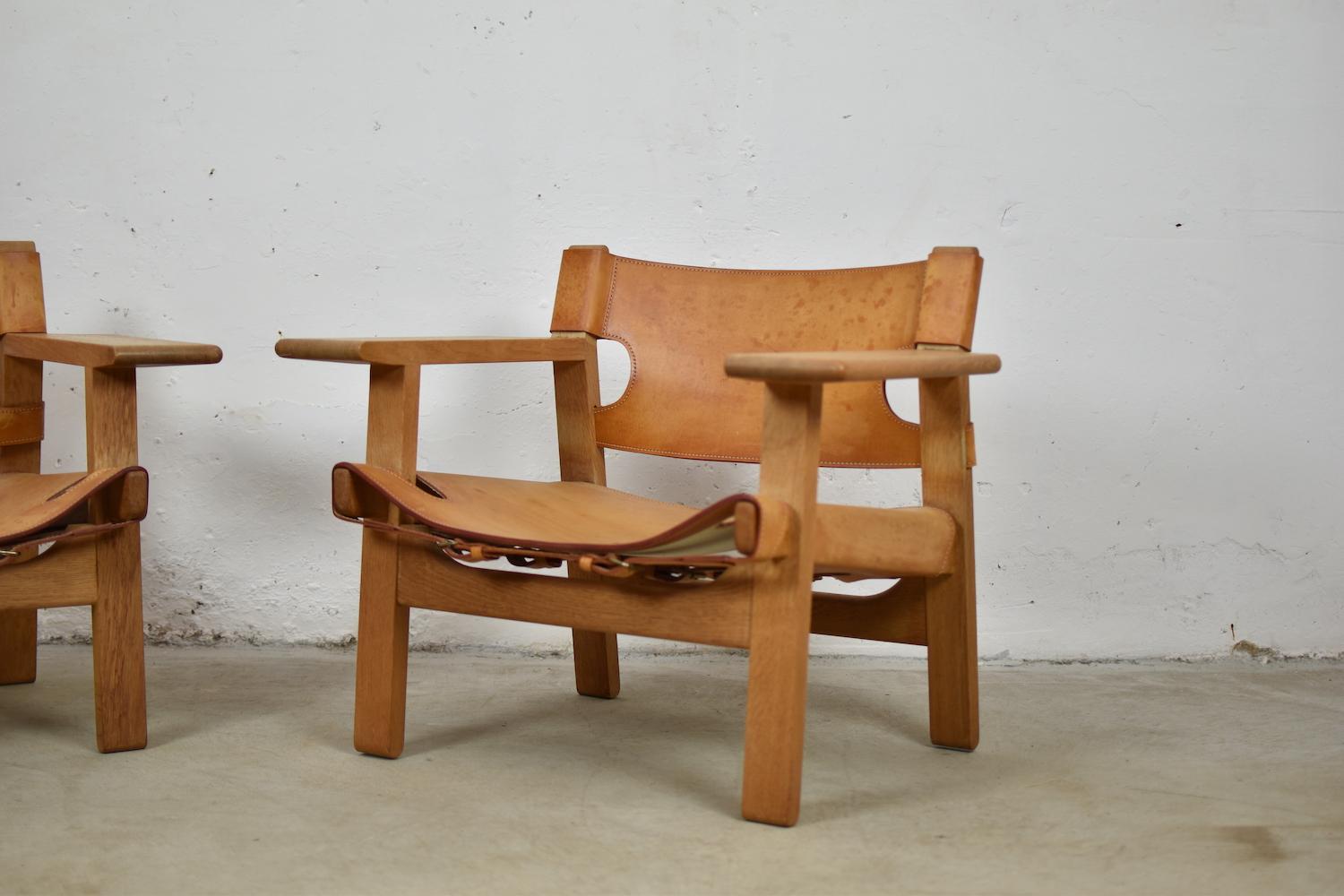 Fantastic set ‘Spanish’ chairs by Børge Mogensen for Fredericia, Denmark, 1950s. This is model 2226 and is one of the most iconic designs by Mogensen. This architectural Masterpiece has a solid oak frame and a patinated saddle leather seat. Designed