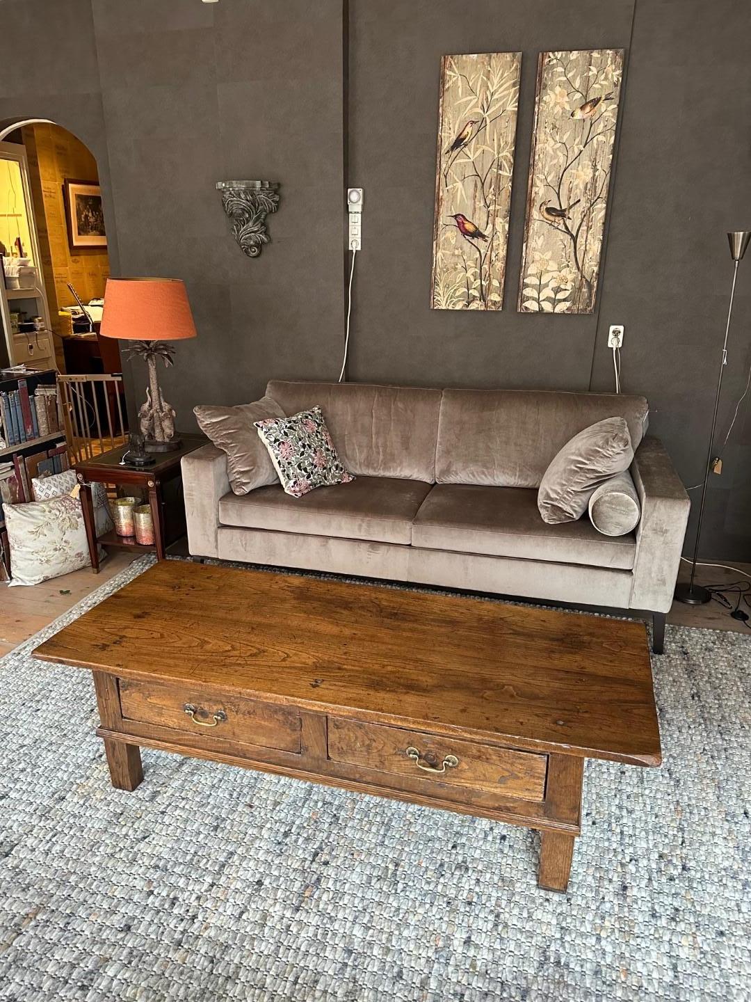 Spanish Chestnut coffee table In Good Condition In Eindhoven, NL