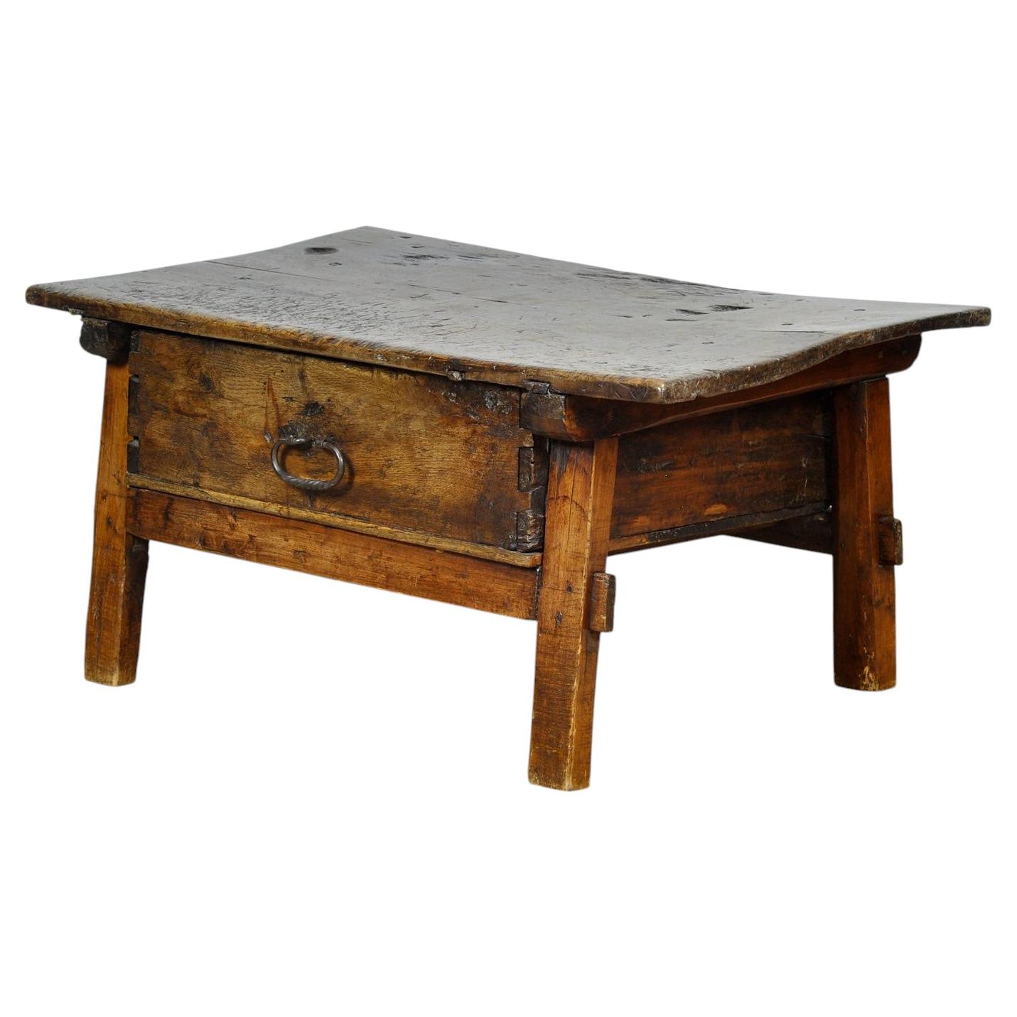 What are low tables called?