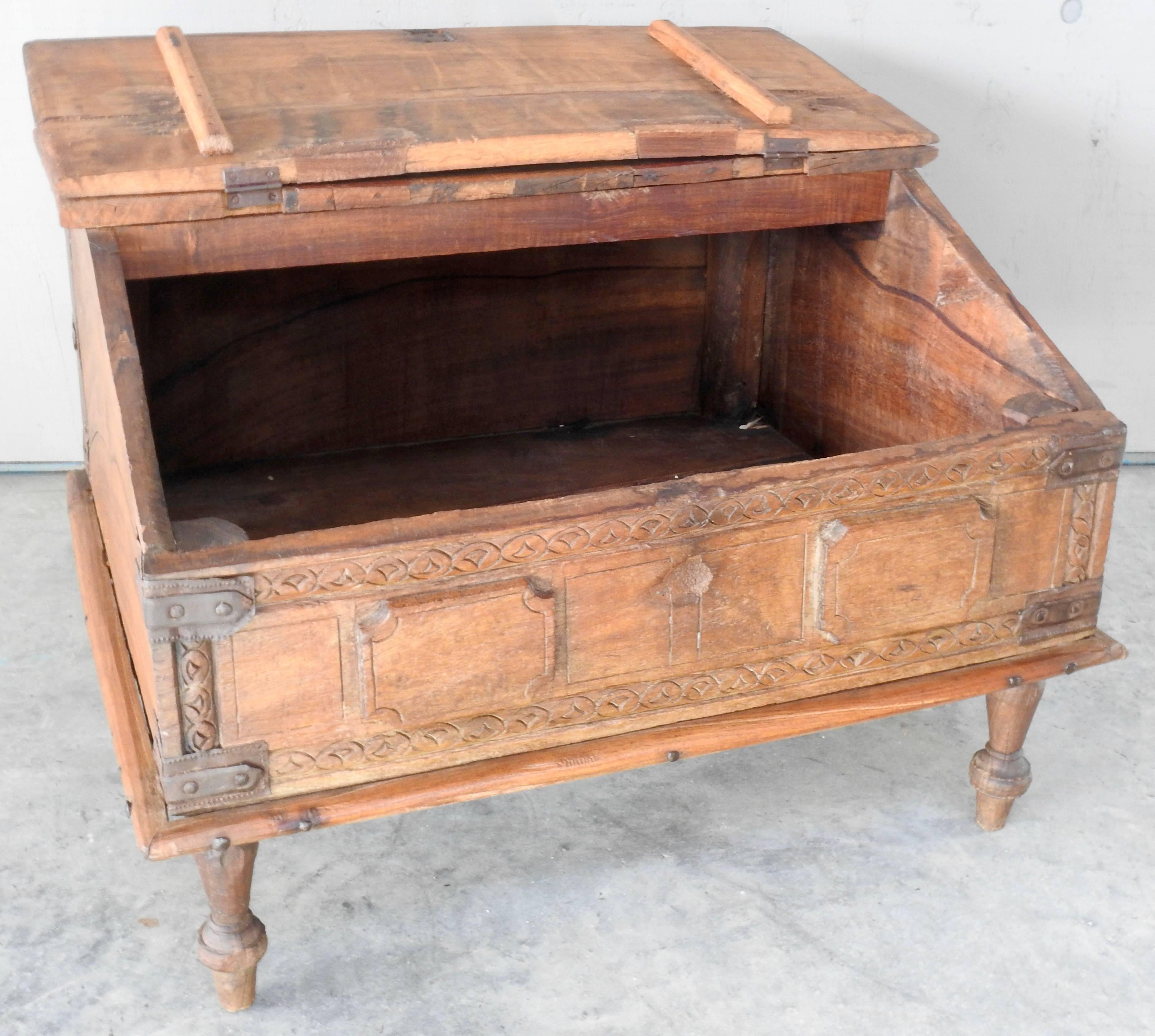 This Spanish writing desk for a child has a lift top for storage. It features great metal detailing on the corners with hand carved embellishments on the front. Metal brads add to the character of this desk from the 19th century.