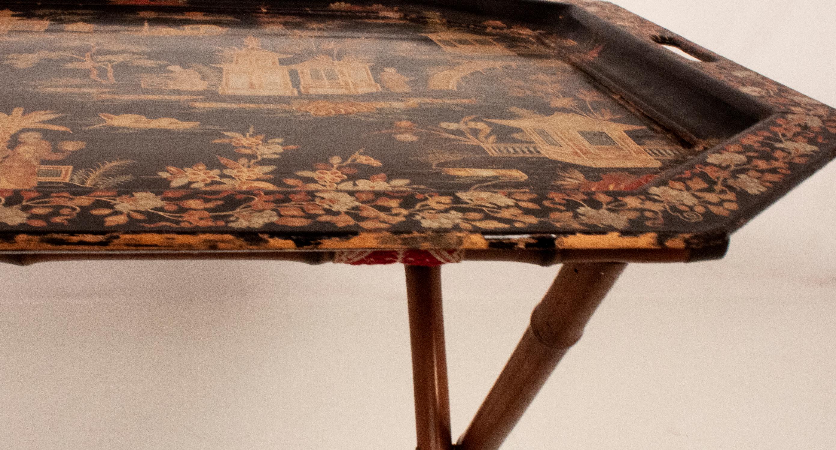 Spanish chinoiserie folding Tray Table. 1950s. Hand painted wood and bamboo.
As you can see in the photos, there is a bamboo leg that is slightly crooked, it does not affect the stability of the tray.