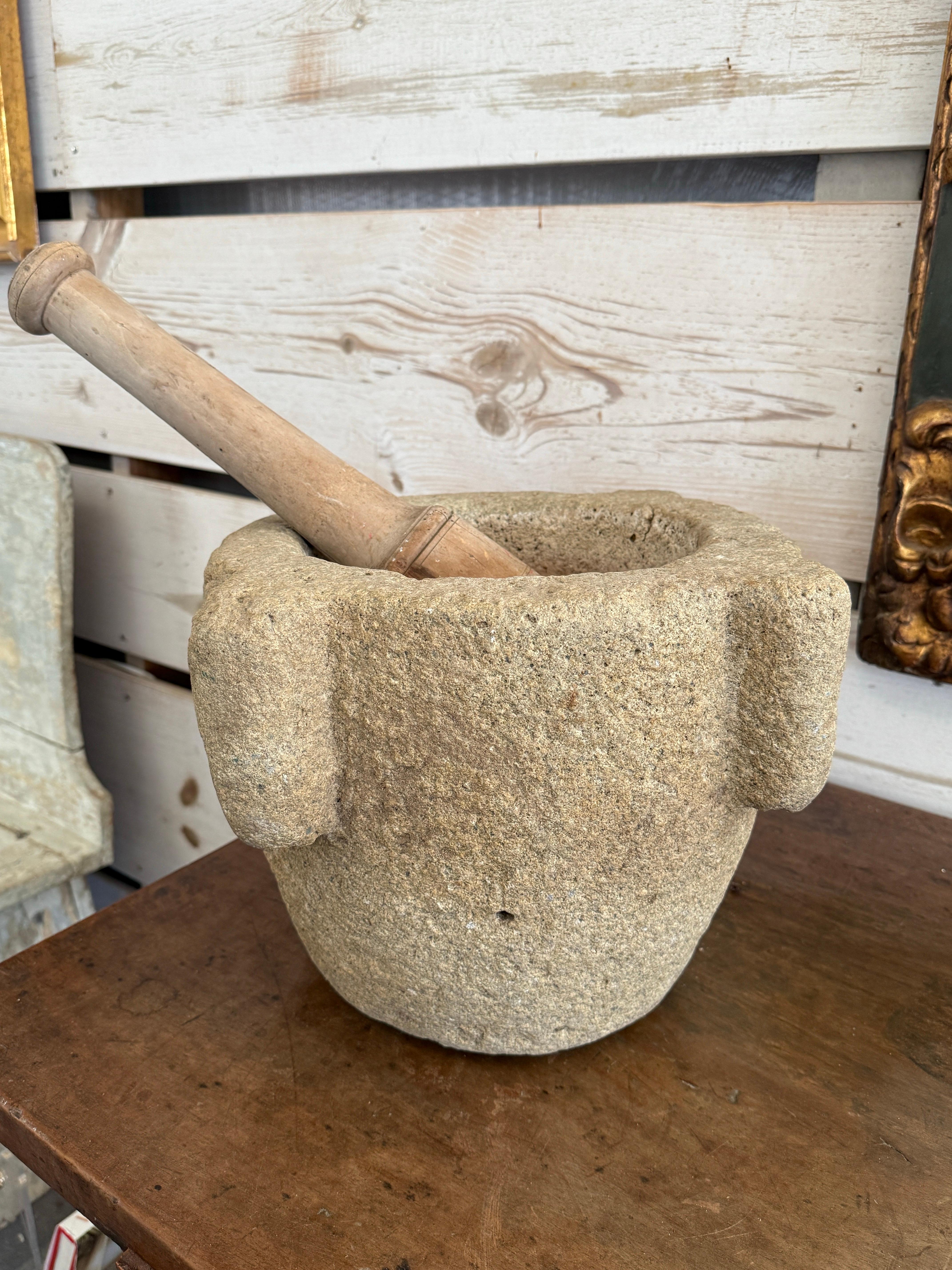 Mortier de pierre en granit espagnol Circa Early 1700s en vente 1